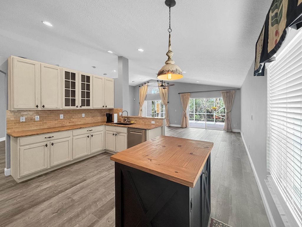 Photo of 829 SE Westminster Place, Stuart, FL 34997 (MLS # B26031510)