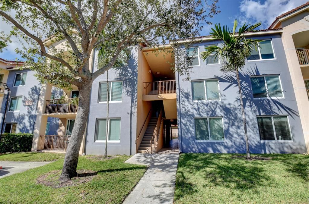 Photo of 1112 Villa Circle, Boynton Beach, FL 33435 (MLS # R10767150)