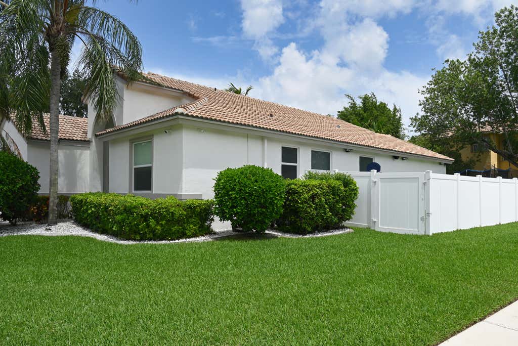 Photo of 6403 C Durham Drive, Lake Worth, FL 33467 (MLS # B26046447)
