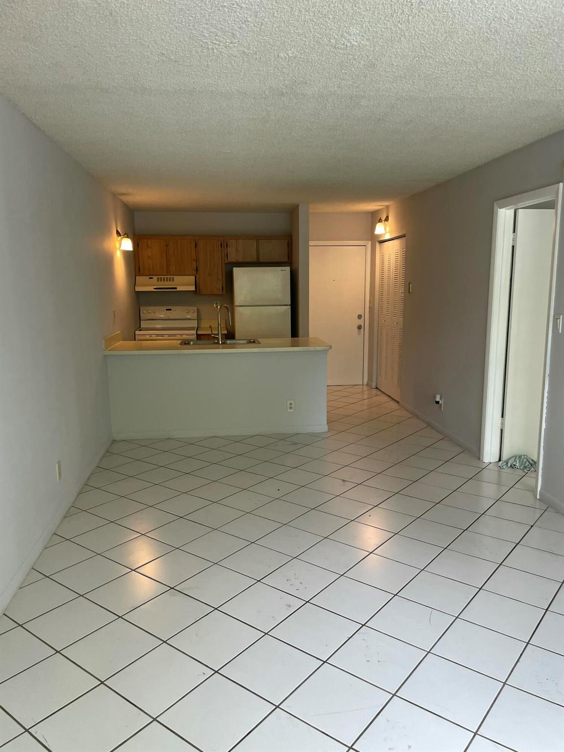 CORAL SPRINGS TOWER CLUB - Residential Lease