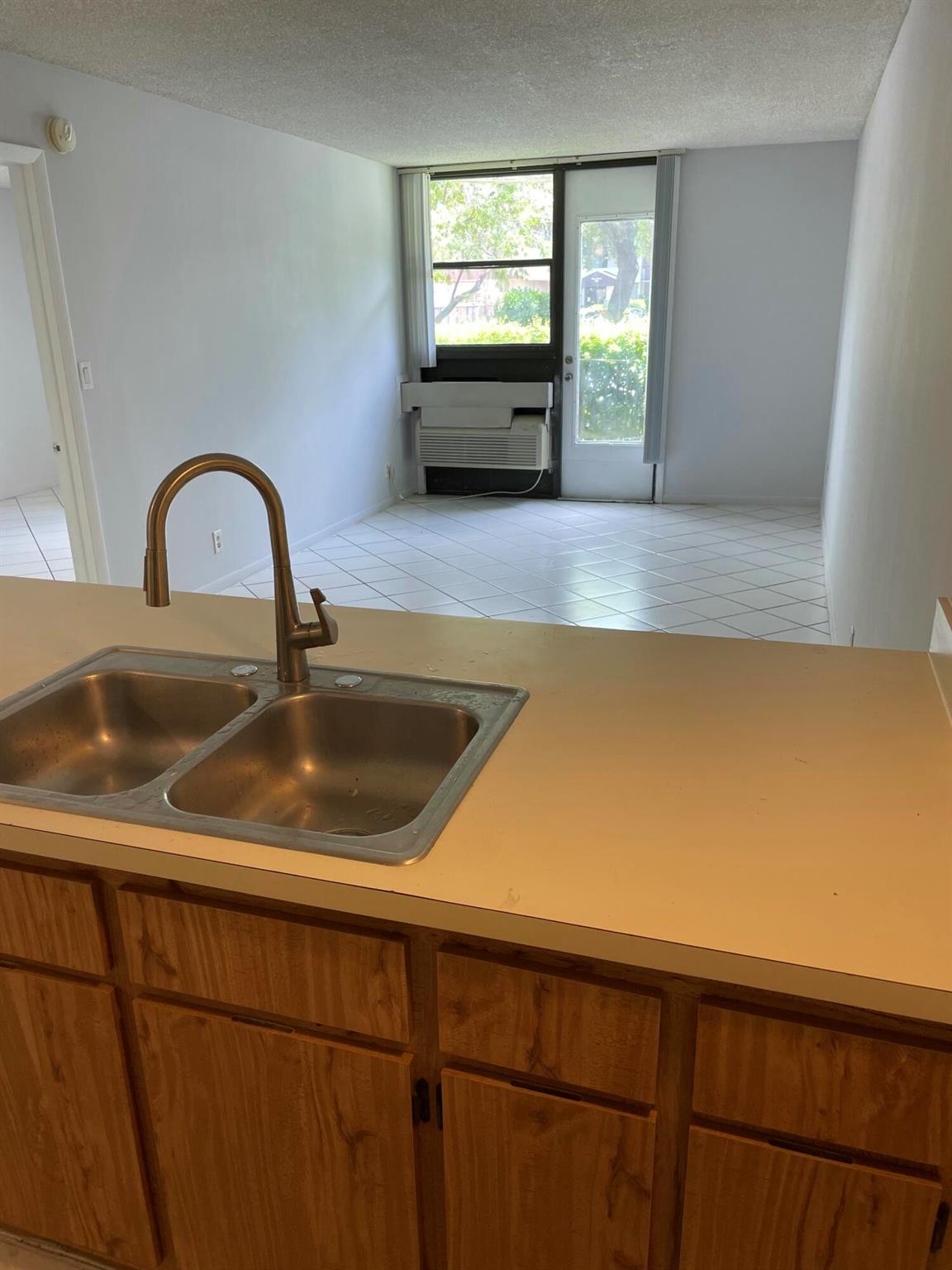 CORAL SPRINGS TOWER CLUB - Residential Lease