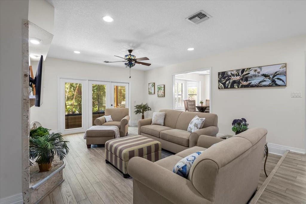 Photo of 2250 SE Country Club Lane, Stuart, FL 34996 (MLS # B26035918)