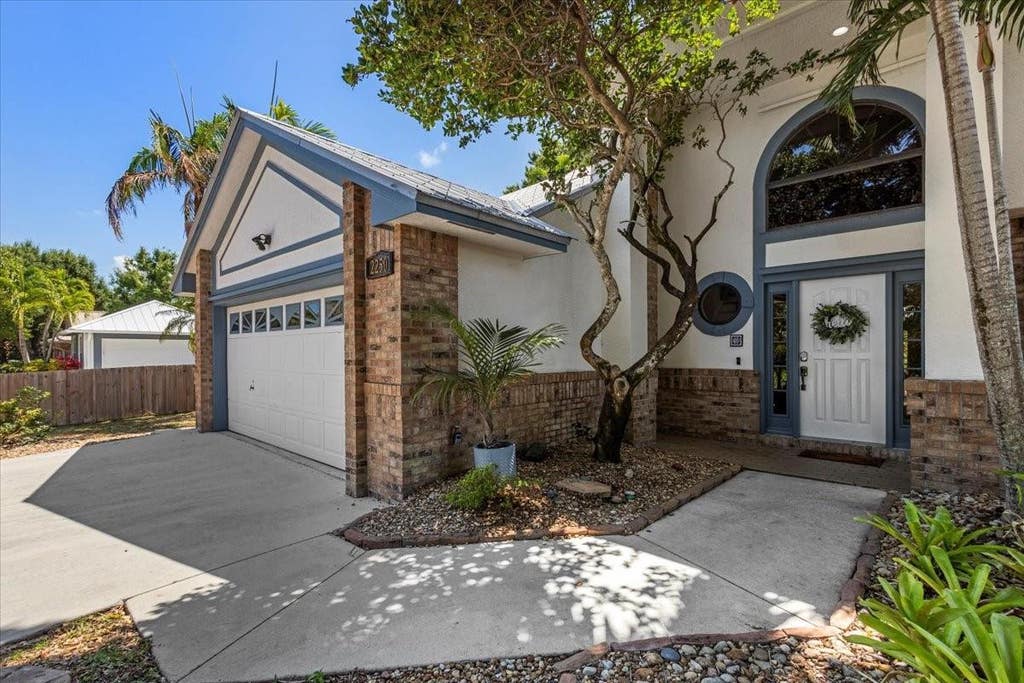 Photo of 2250 SE Country Club Lane, Stuart, FL 34996 (MLS # B26035918)