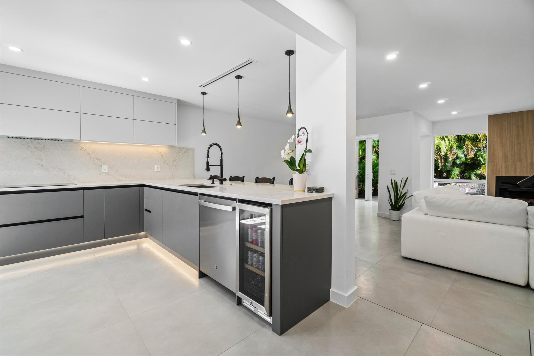 6764 Canary Palm Circle