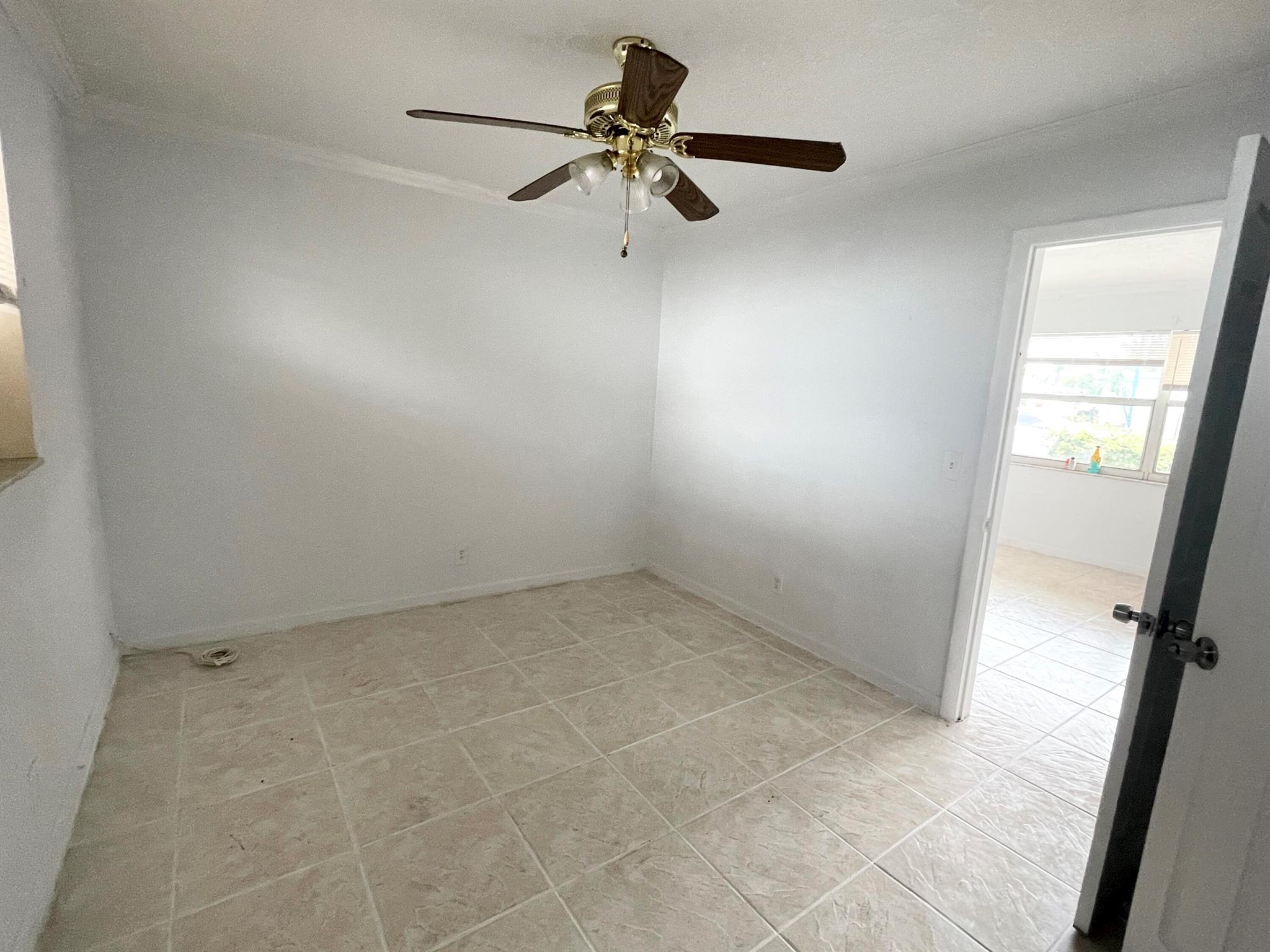 LAKE WORTH TOWN OF - Residential Lease