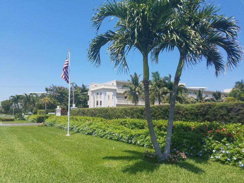 Perfect beach location 1/1 first floor, partially furnished