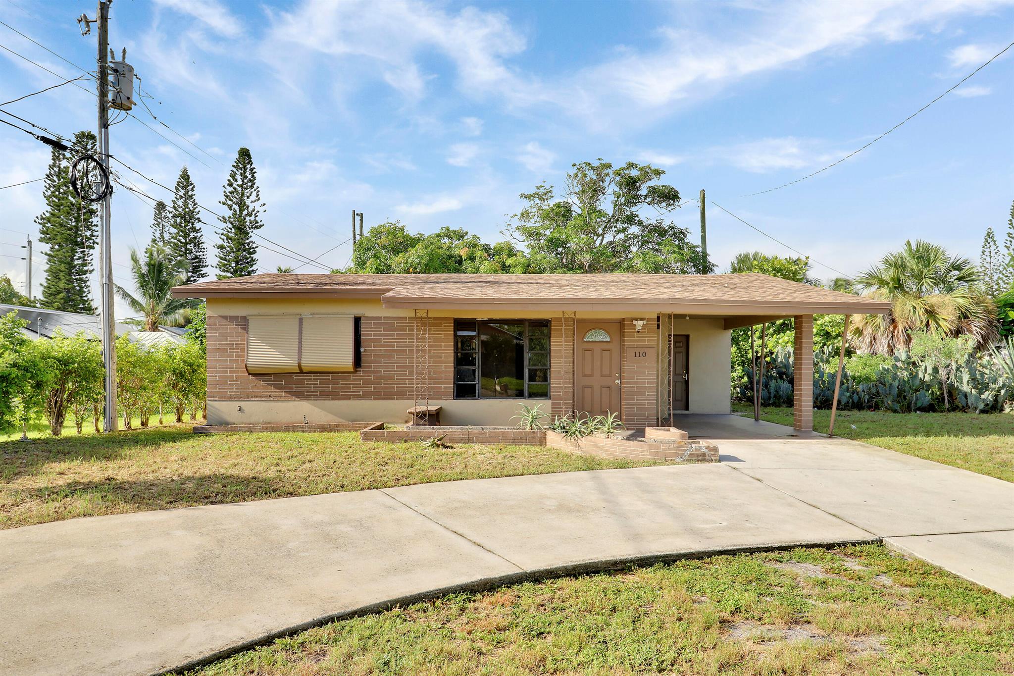 Calling all investors and DIY enthusiasts! Here's your next project: this 2-bedroom, 1-bath handyman special sits on a spacious lot in a no-HOA community, giving you the flexibility to renovate without restrictions. The home is already plumbed for a second bathroom in the generous laundry area. A covered carport and circular driveway add convenience and future curb appeal. With great bones and tons of potential, this blank canvas is ideal for a rental, flip, or long-term investment.