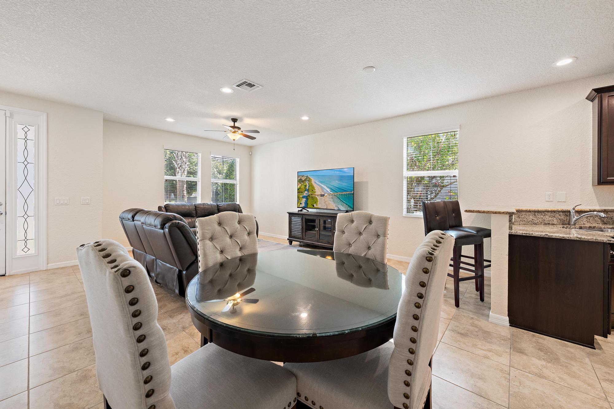 1156 S COMMUNITY Drive