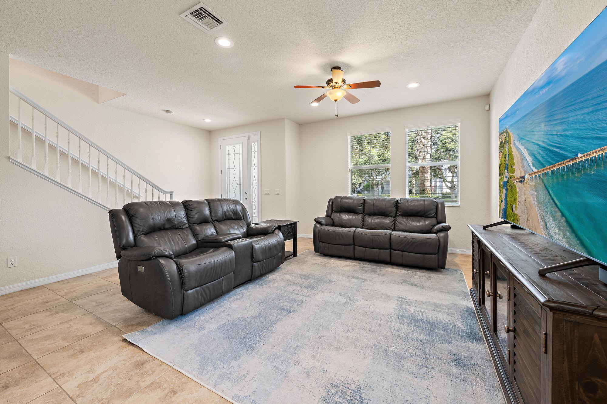 1156 S COMMUNITY Drive