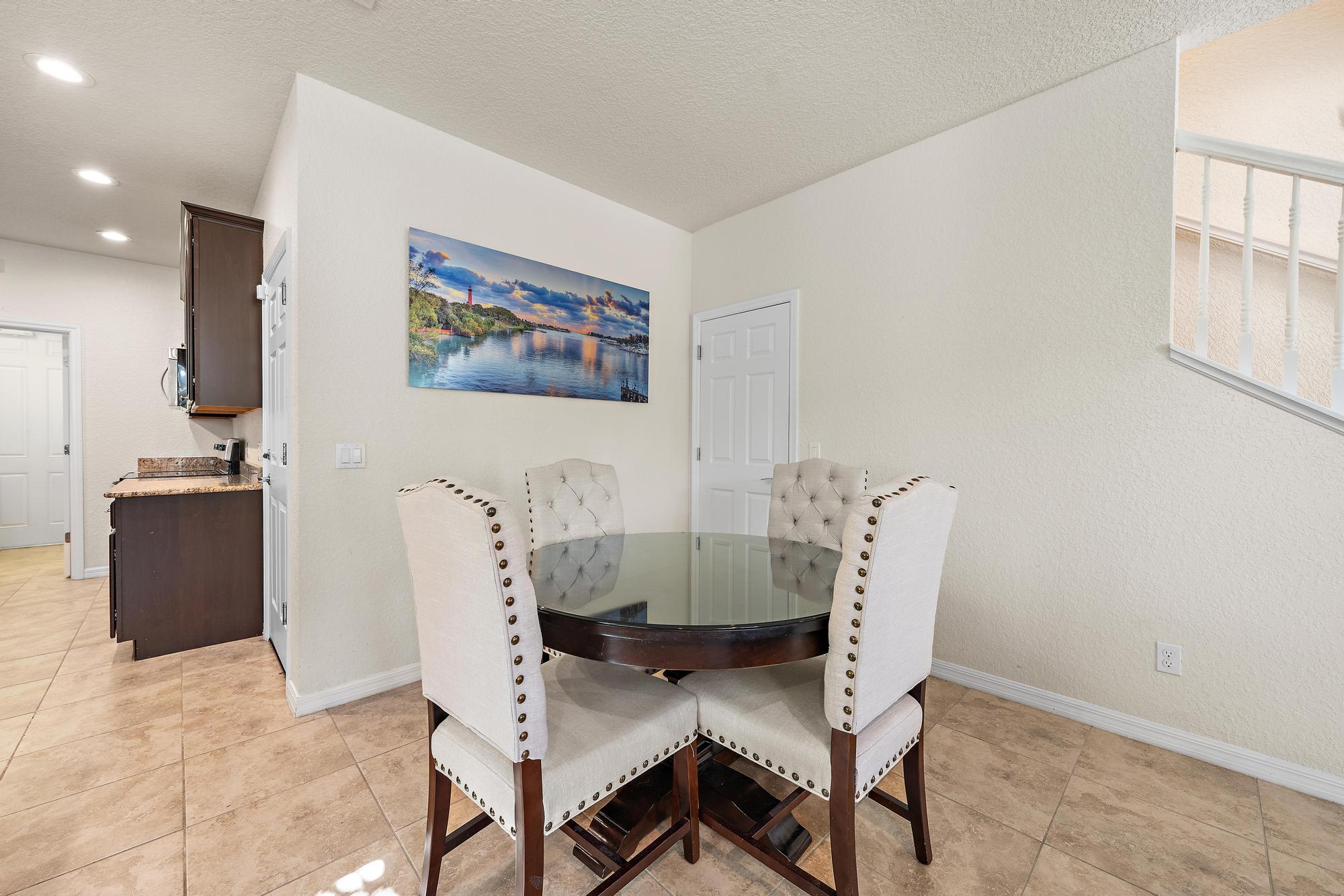 1156 S COMMUNITY Drive