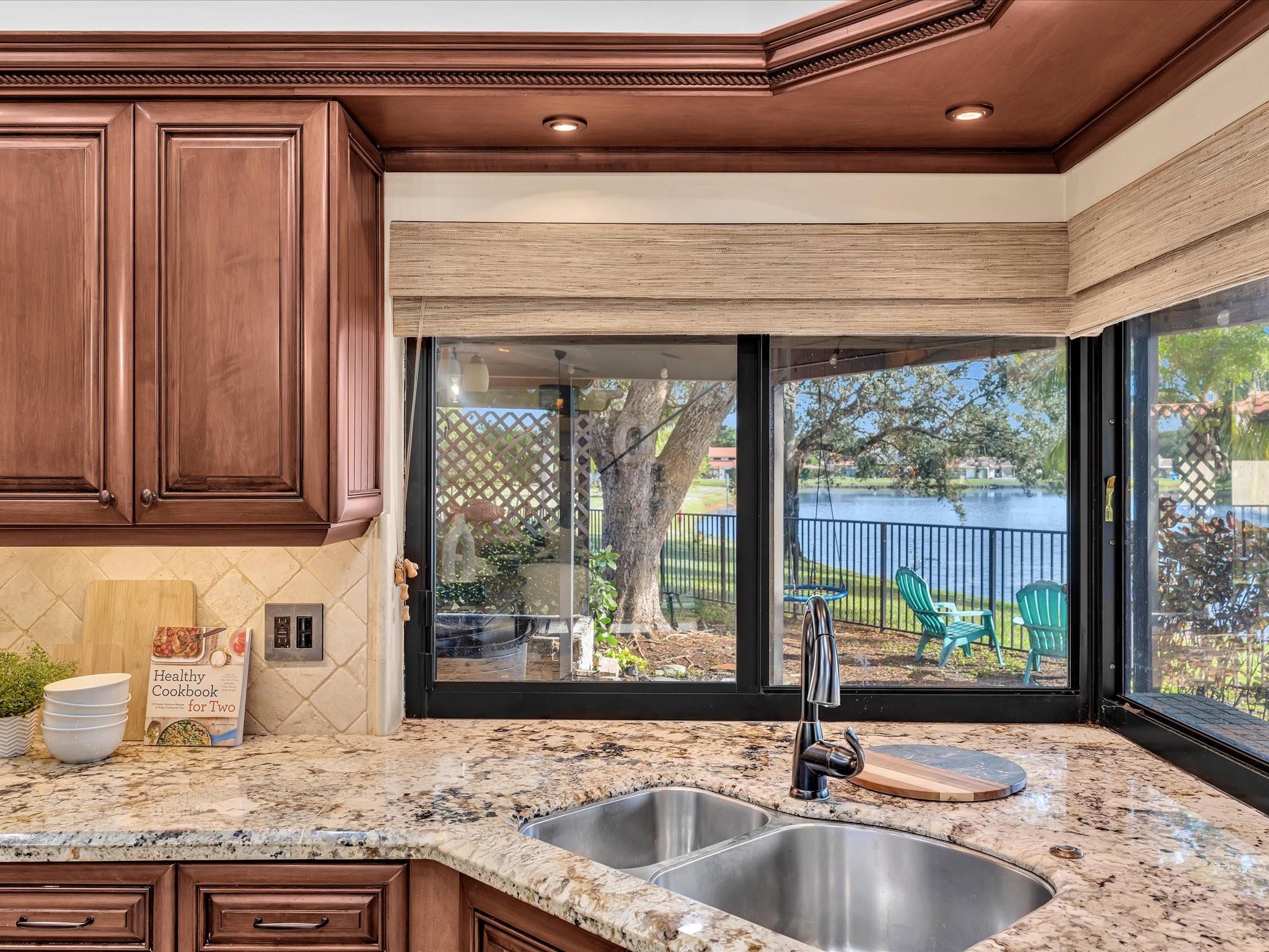 Glenoaks 113-41 B - Residential