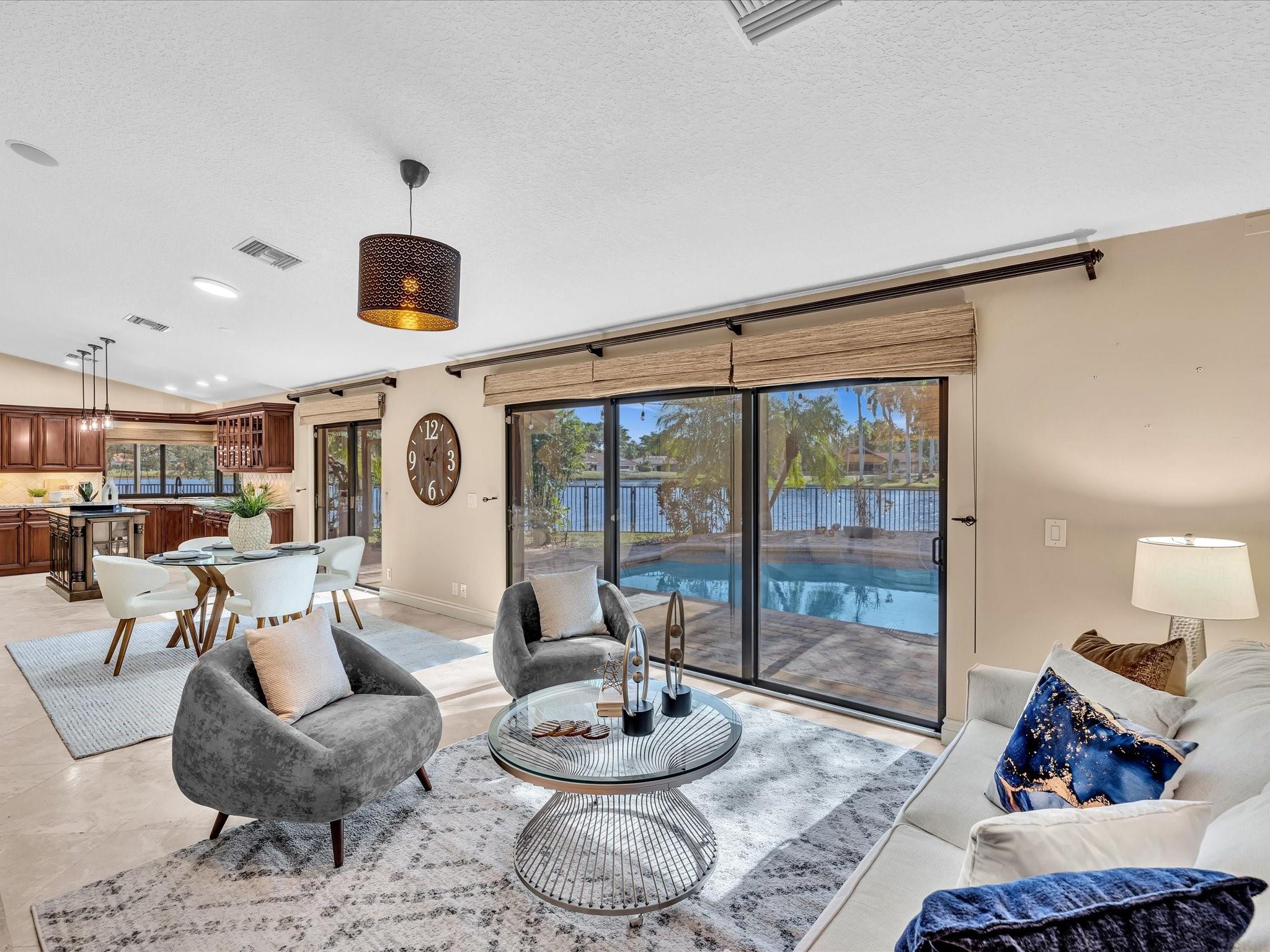 Glenoaks 113-41 B - Residential