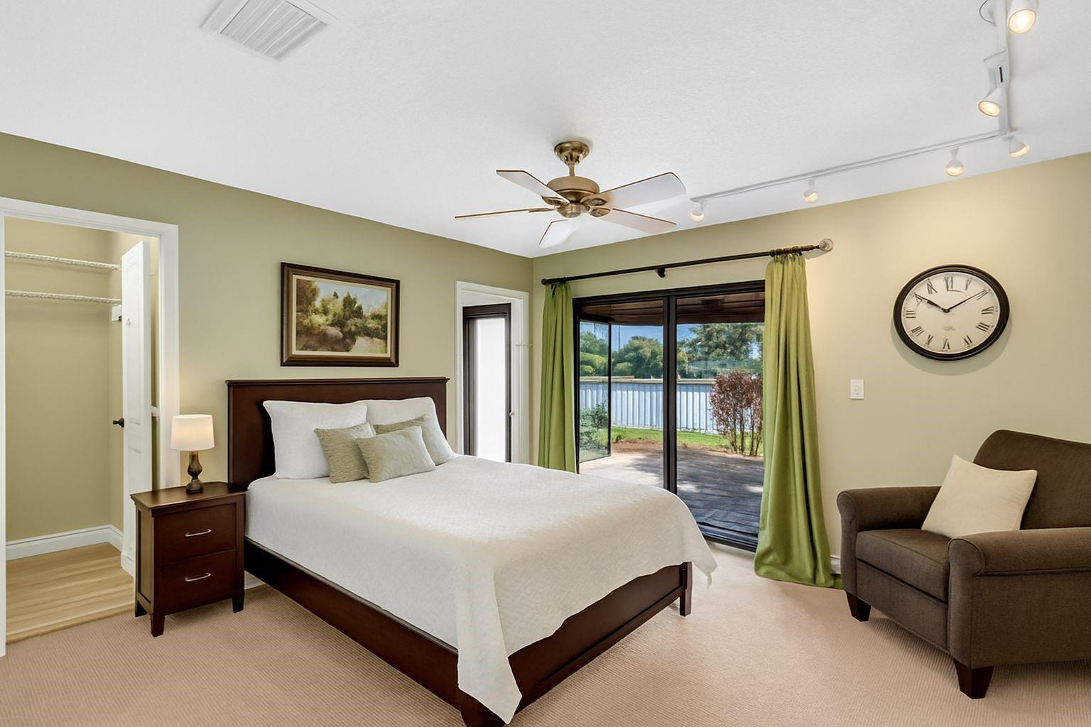 Glenoaks 113-41 B - Residential