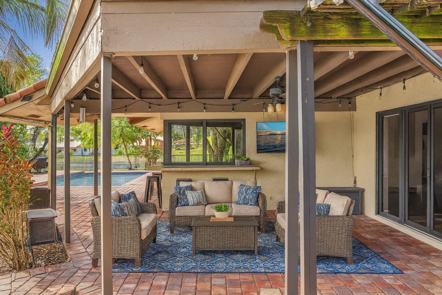 Glenoaks 113-41 B - Residential