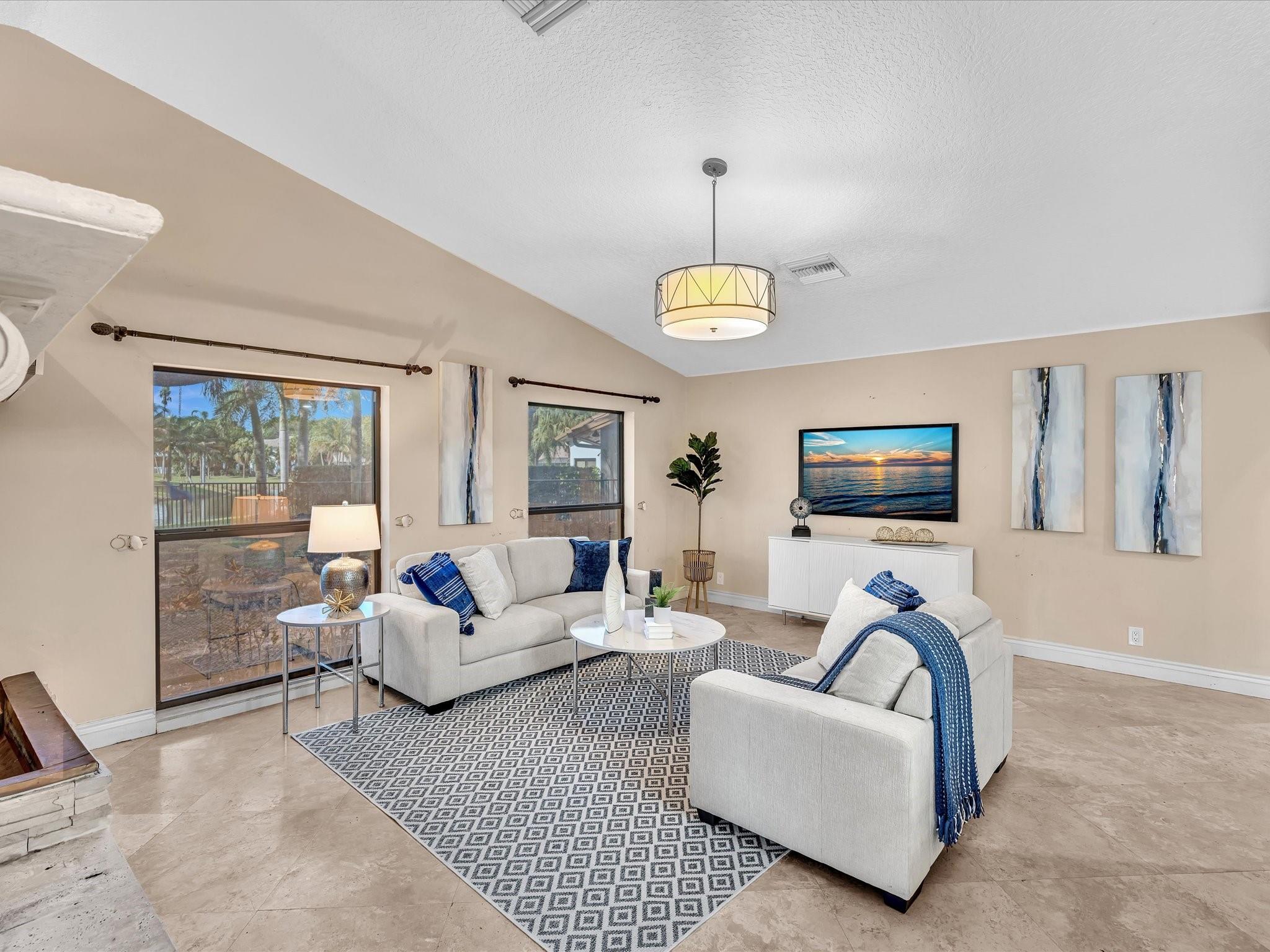 Glenoaks 113-41 B - Residential