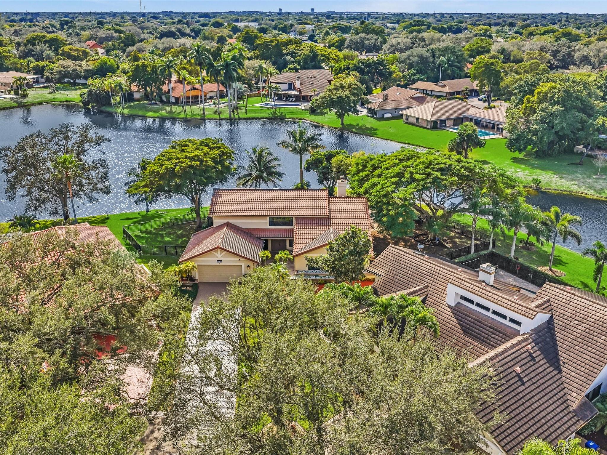 Glenoaks 113-41 B - Residential