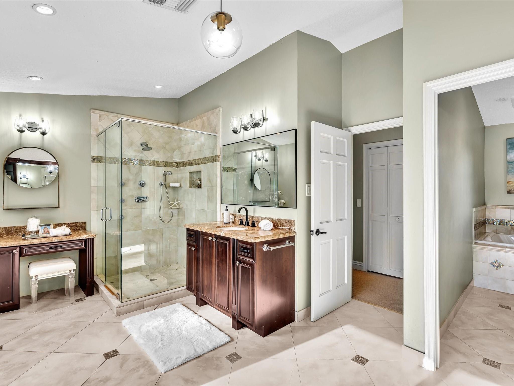 Glenoaks 113-41 B - Residential