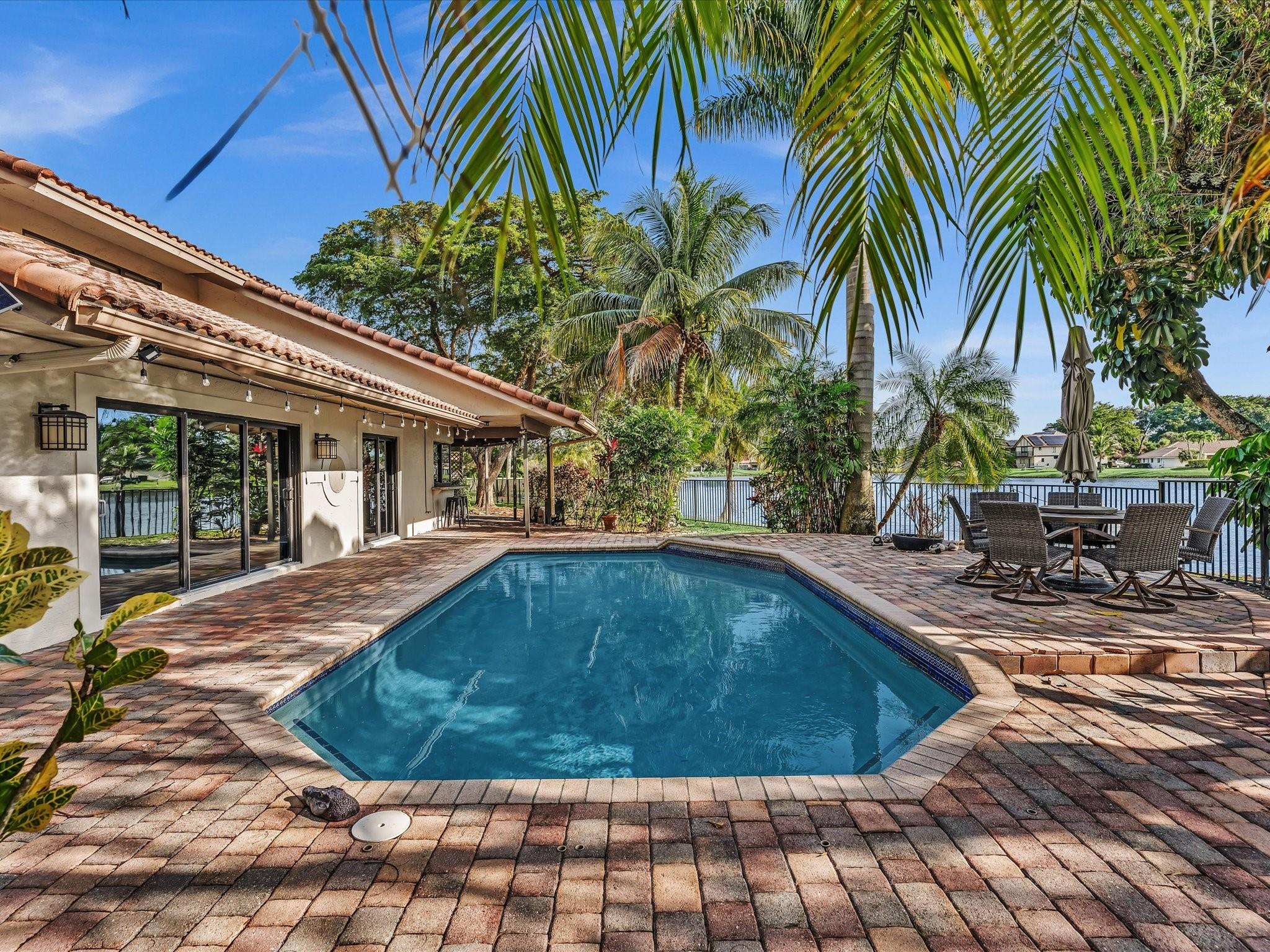 Glenoaks 113-41 B - Residential