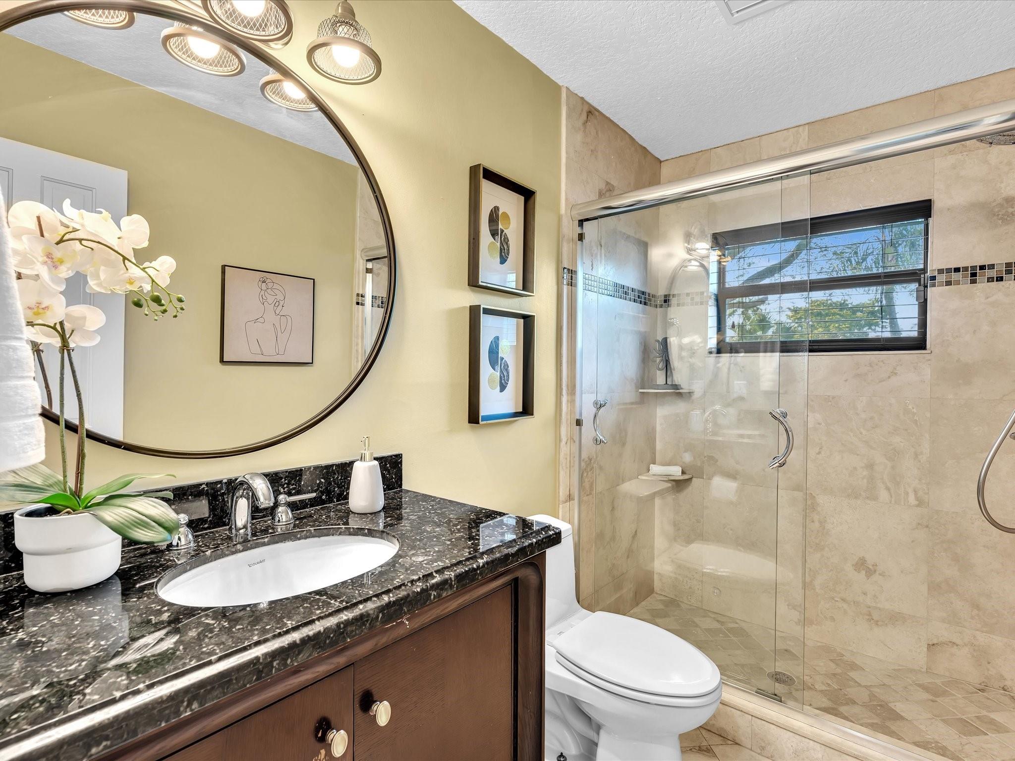 Glenoaks 113-41 B - Residential