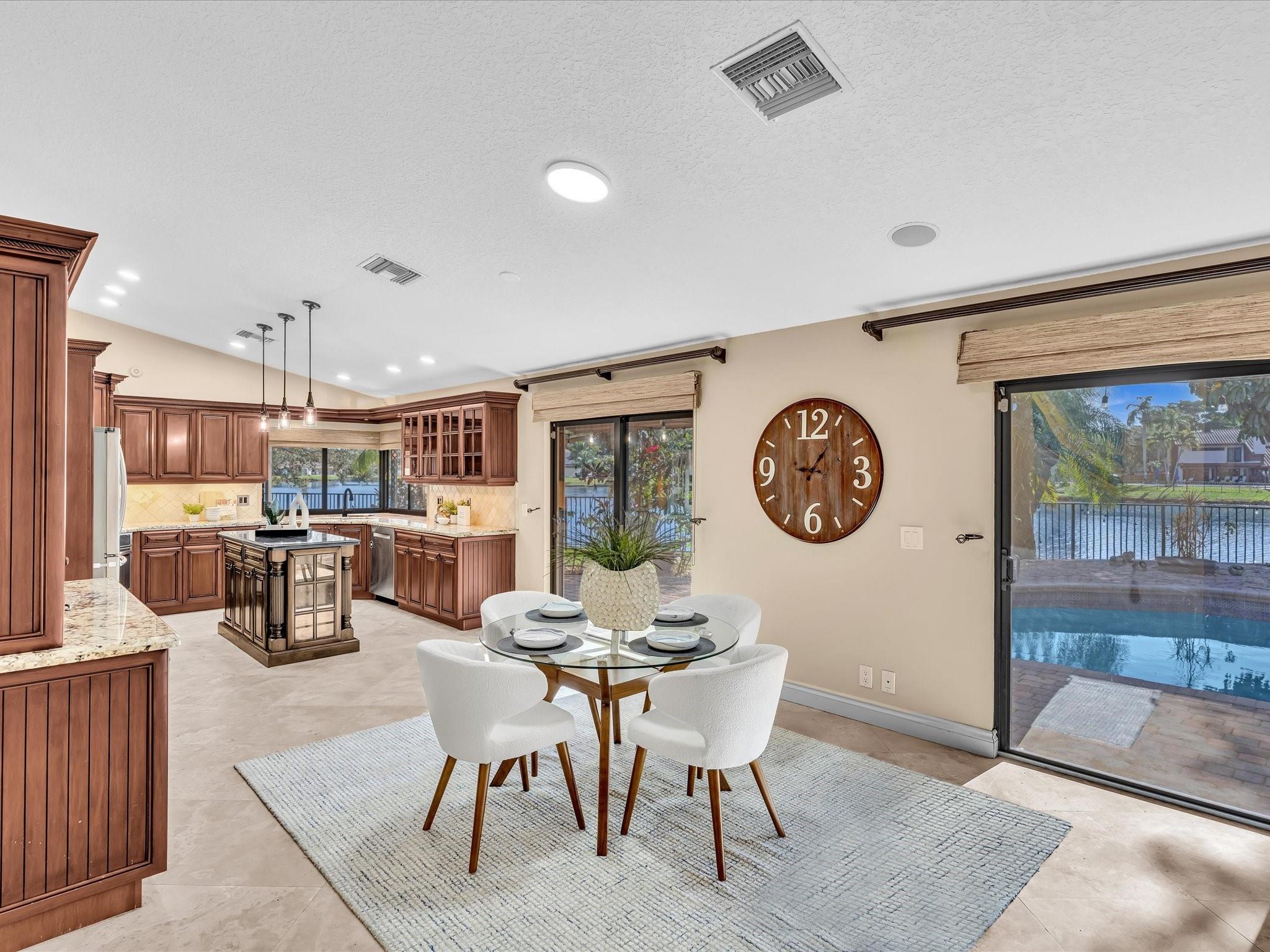 Glenoaks 113-41 B - Residential