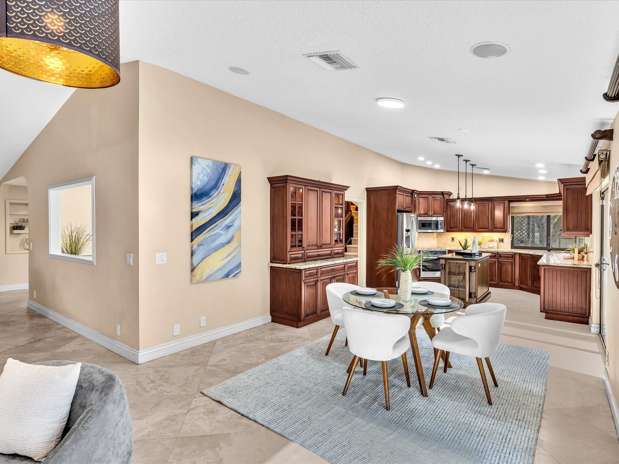 Glenoaks 113-41 B - Residential