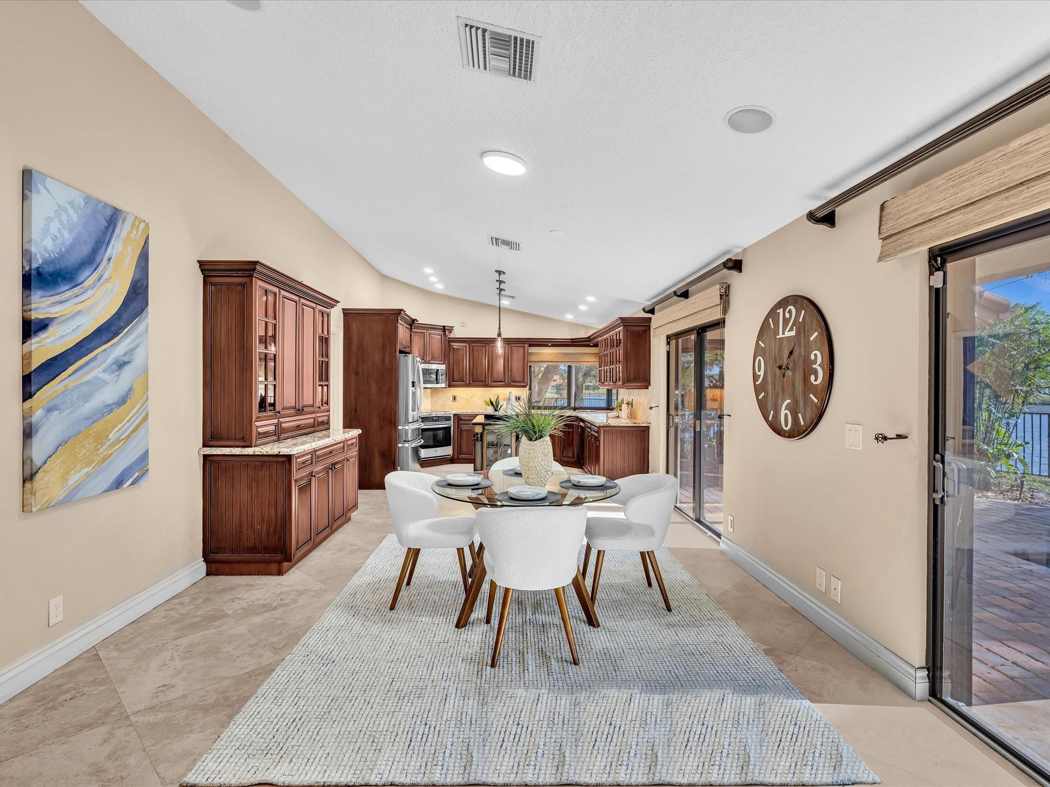 Glenoaks 113-41 B - Residential