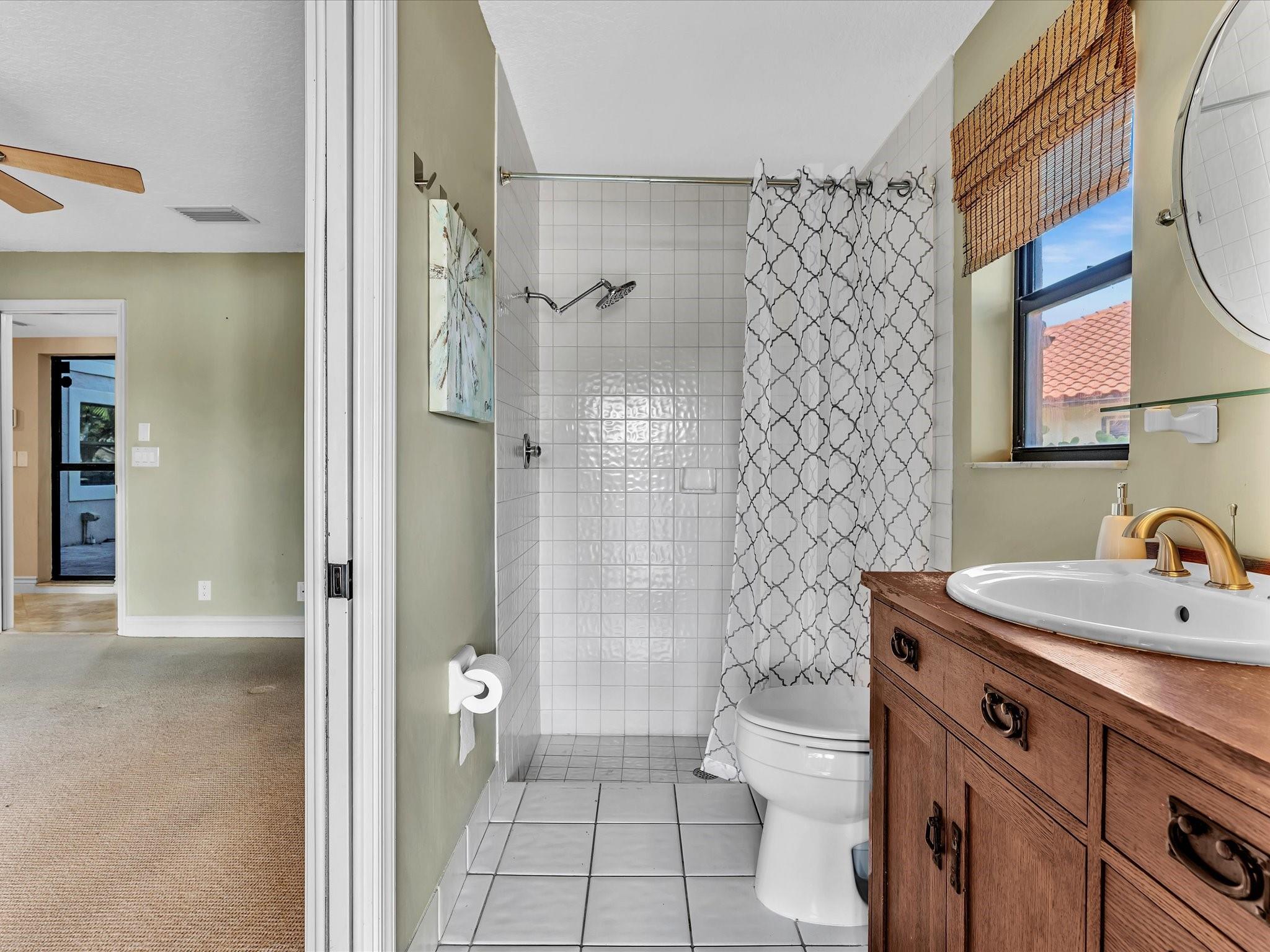 Glenoaks 113-41 B - Residential