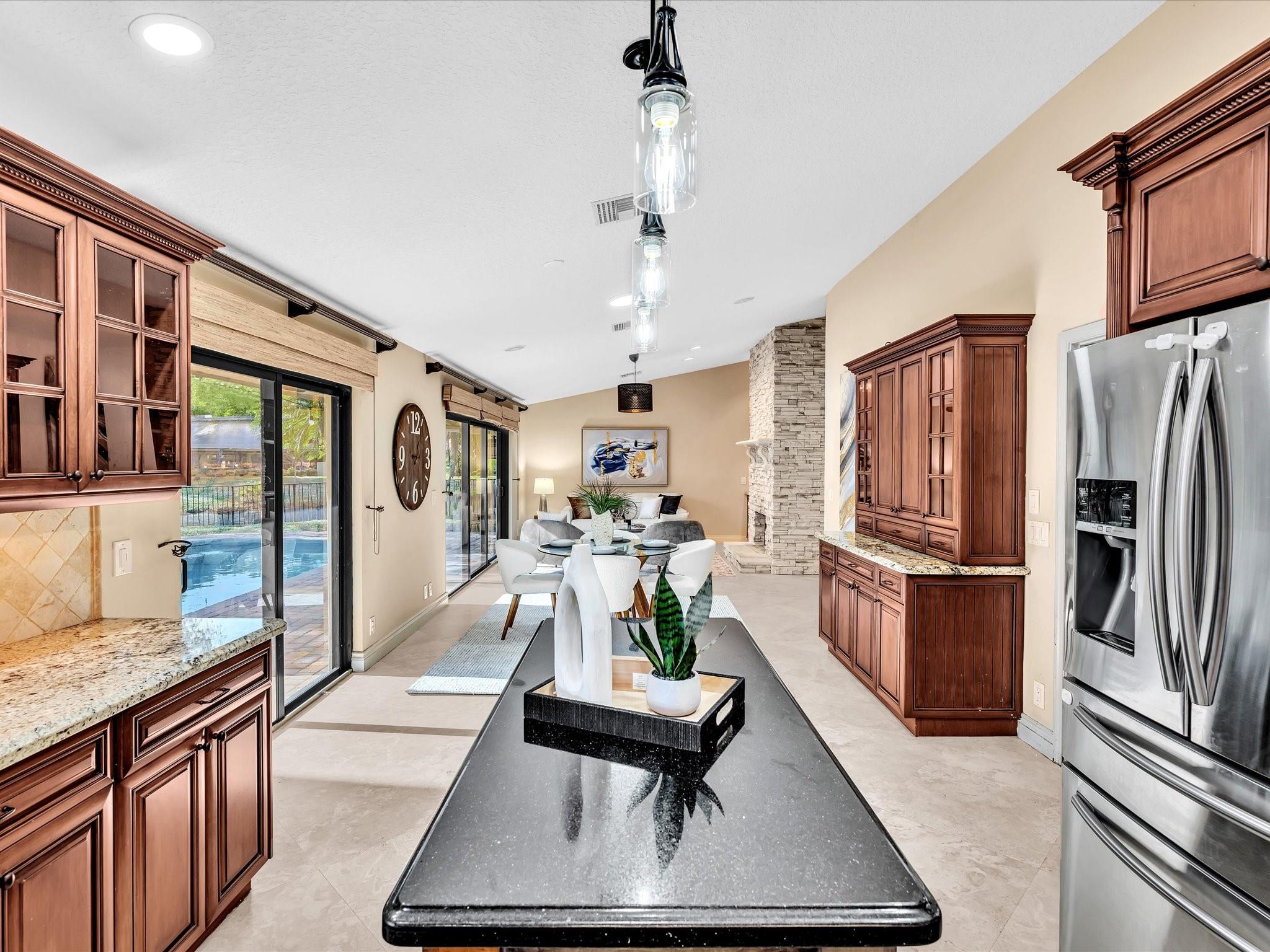 Glenoaks 113-41 B - Residential