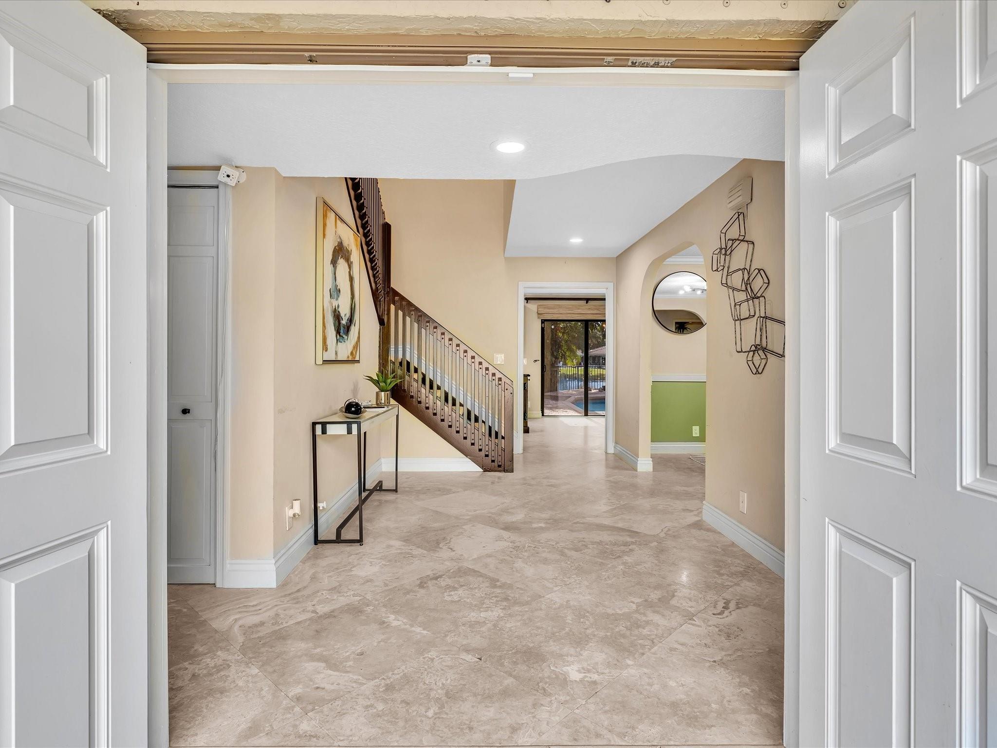 Glenoaks 113-41 B - Residential