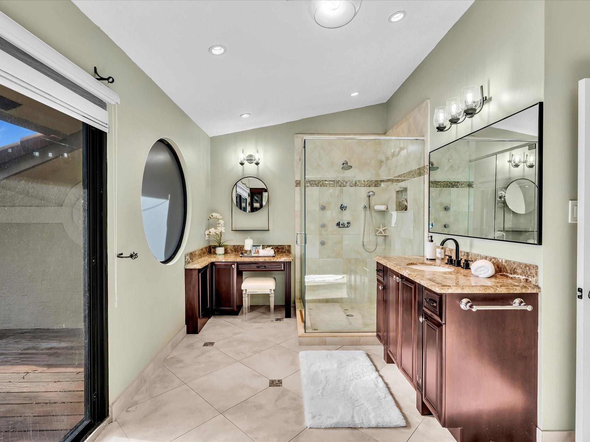 Glenoaks 113-41 B - Residential