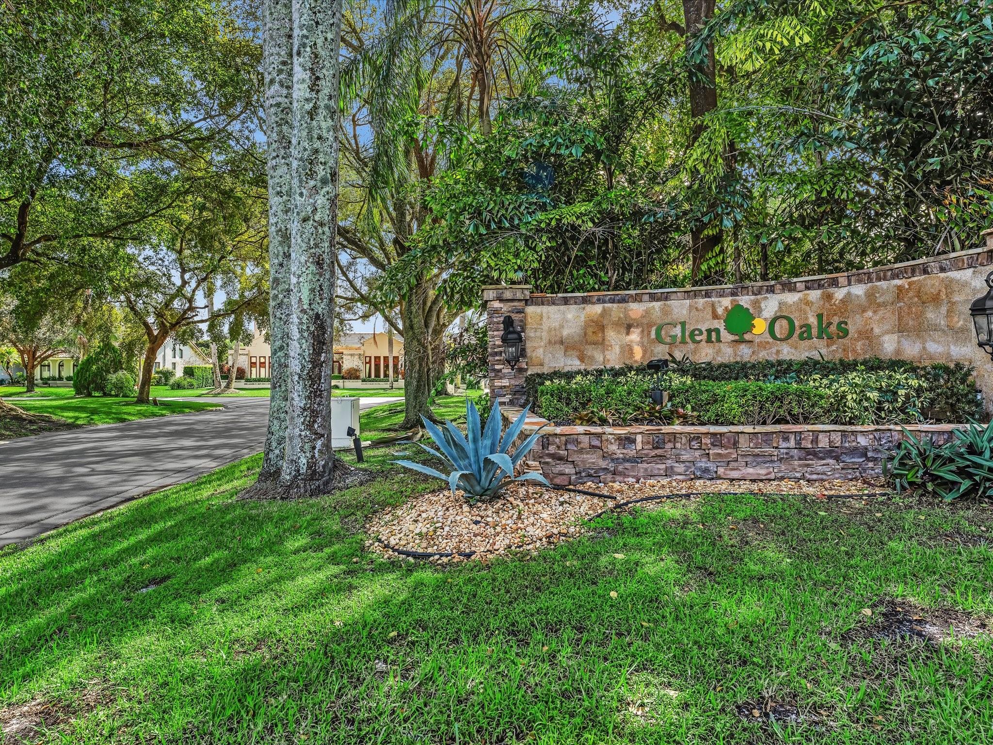 Glenoaks 113-41 B - Residential