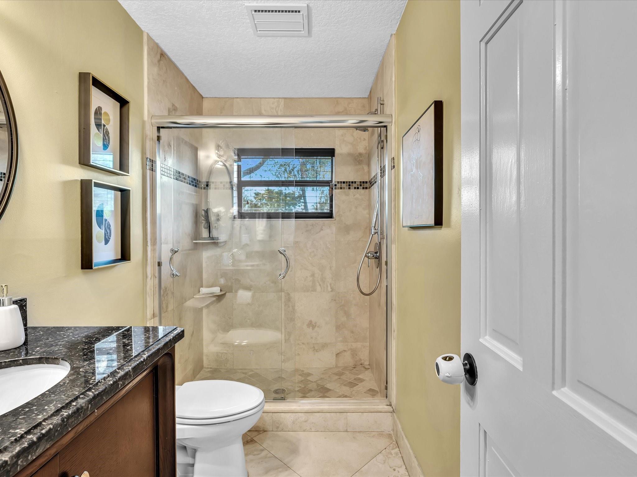 Glenoaks 113-41 B - Residential