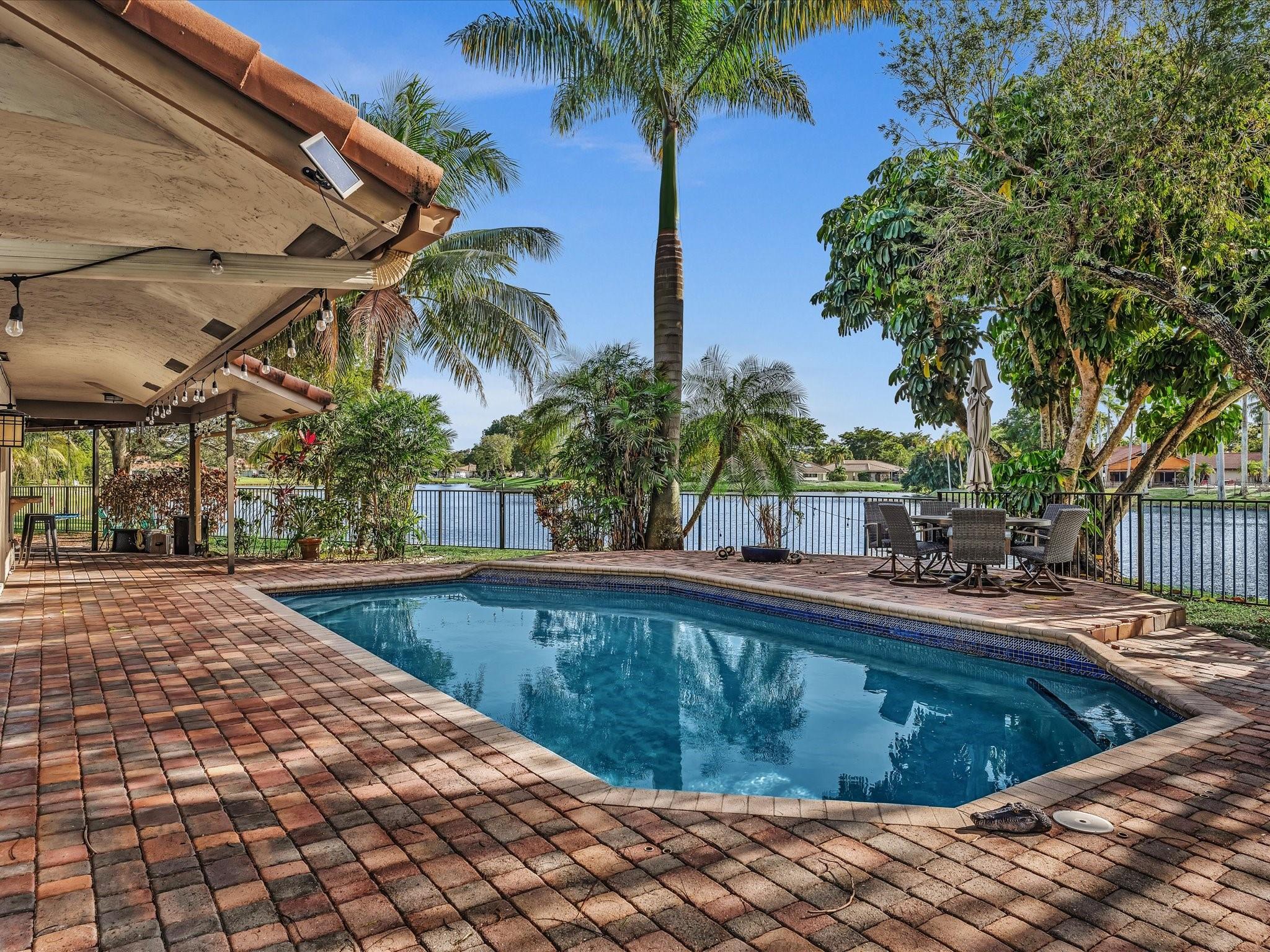 Glenoaks 113-41 B - Residential