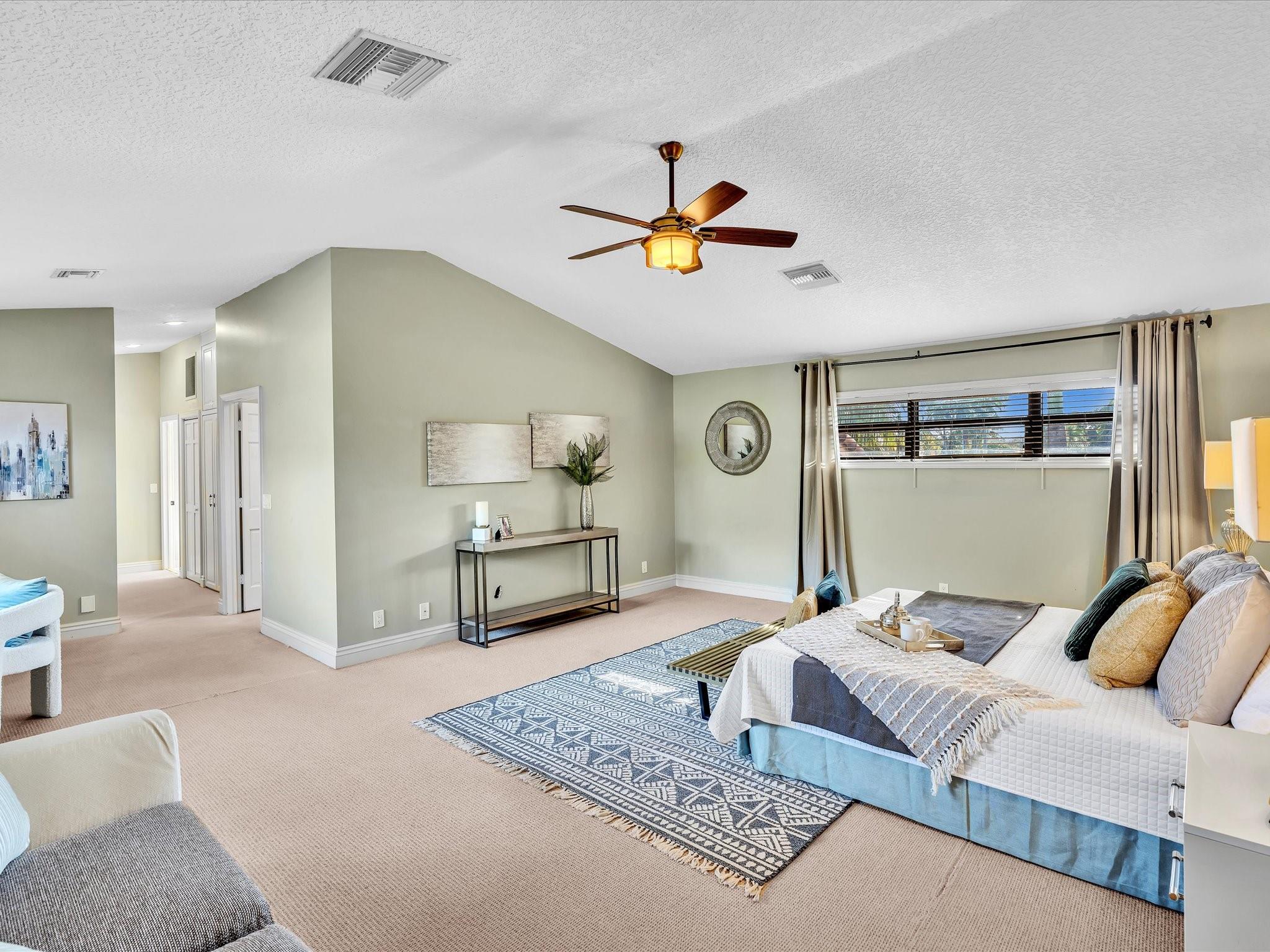 Glenoaks 113-41 B - Residential