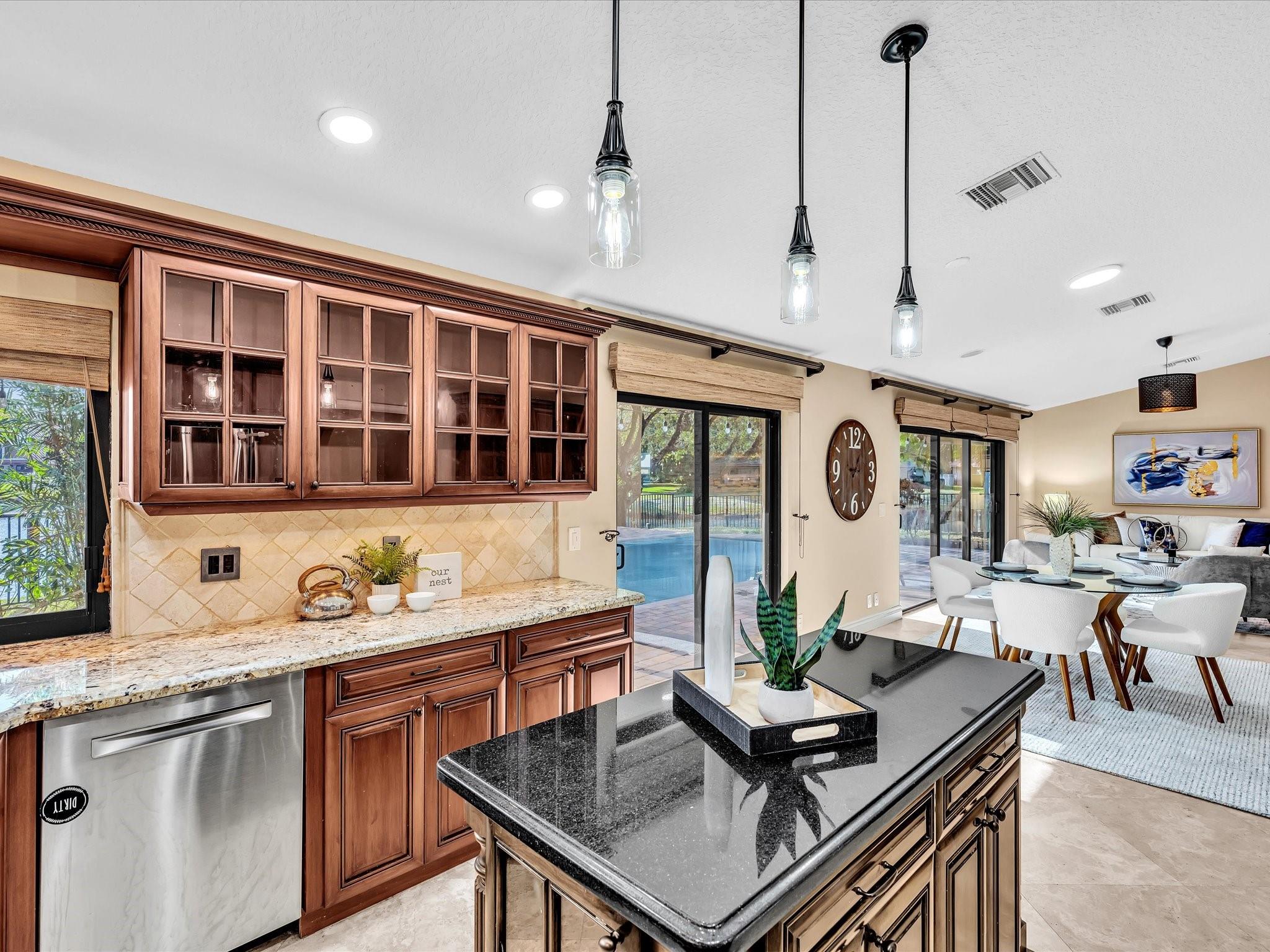 Glenoaks 113-41 B - Residential