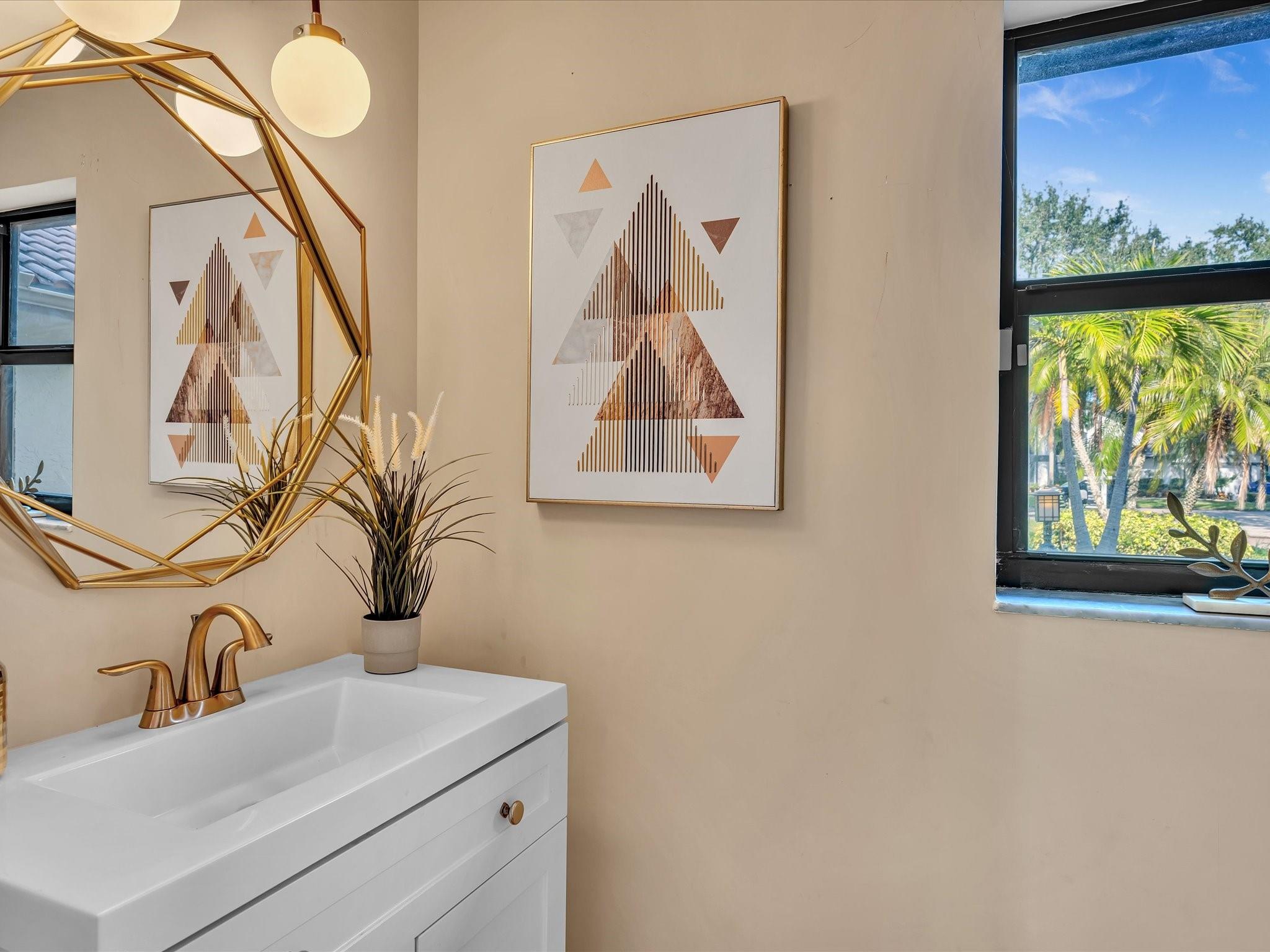 Glenoaks 113-41 B - Residential