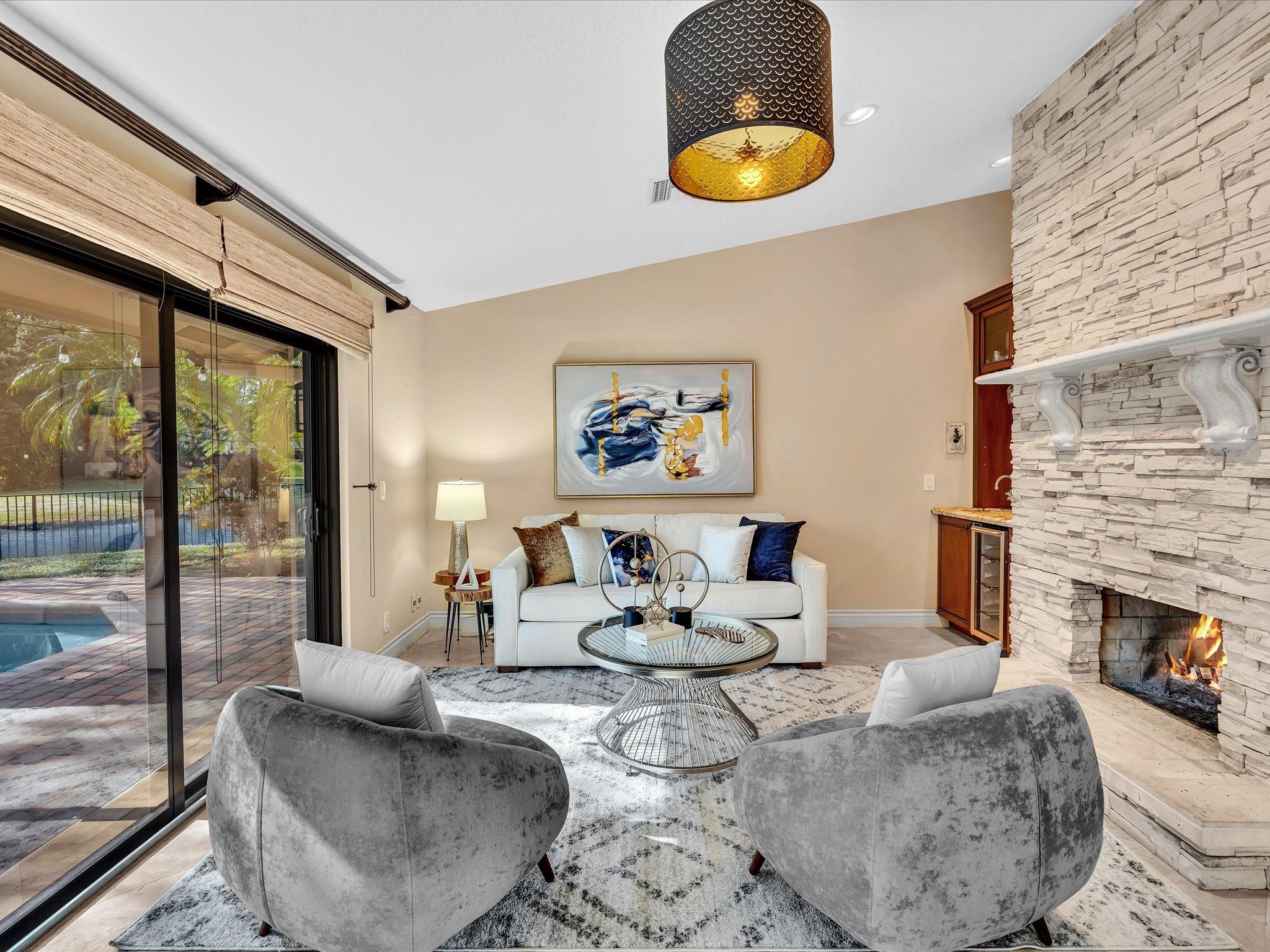 Glenoaks 113-41 B - Residential