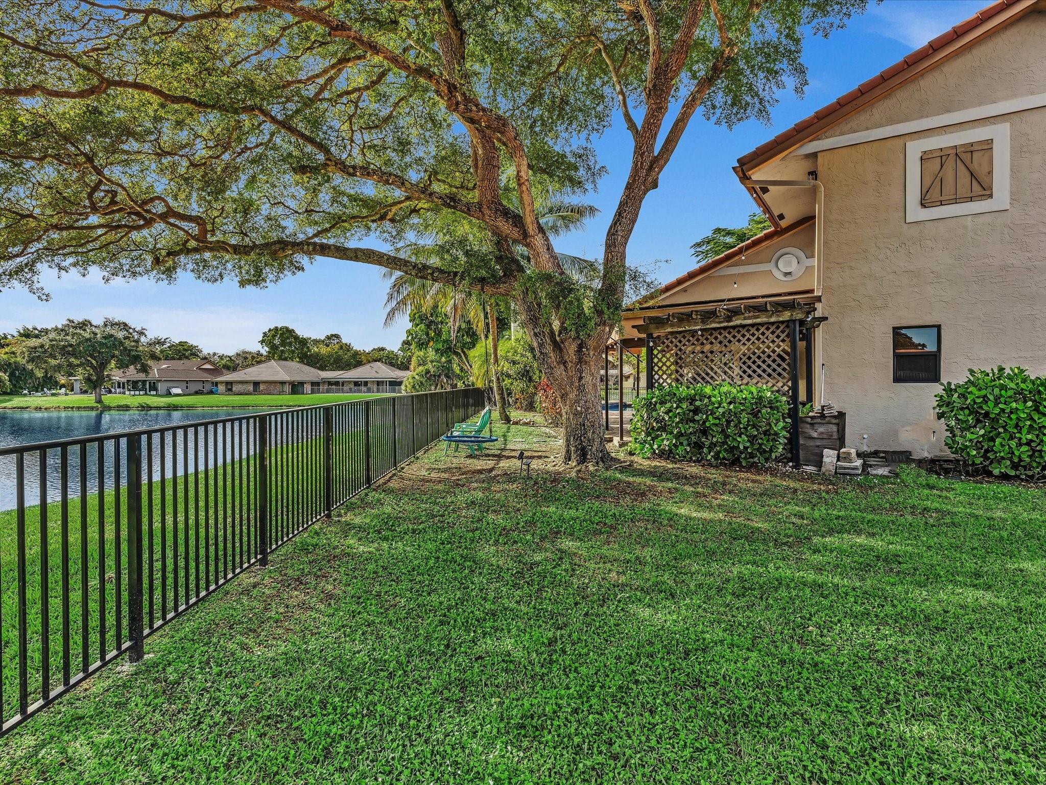 Glenoaks 113-41 B - Residential