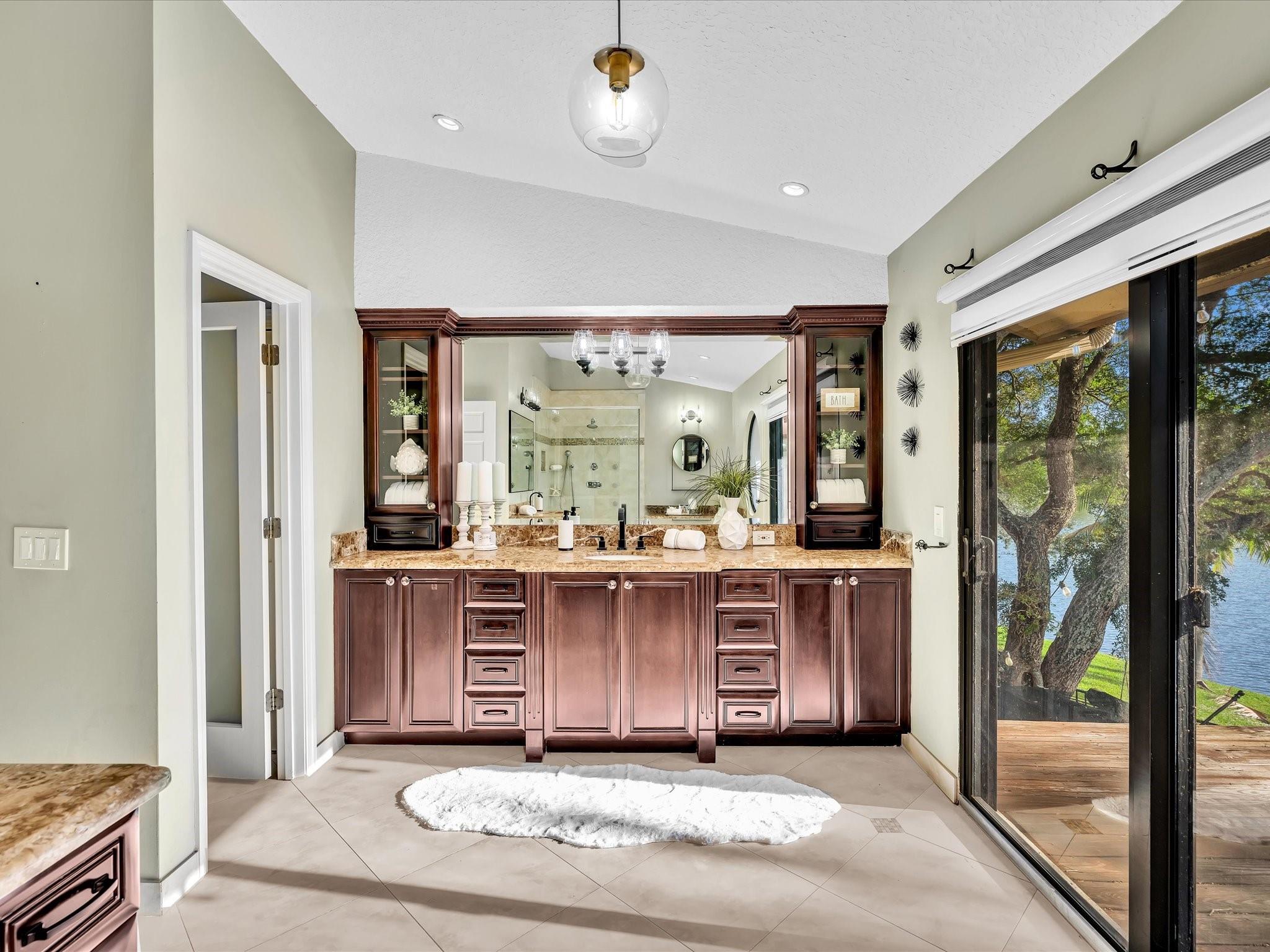 Glenoaks 113-41 B - Residential