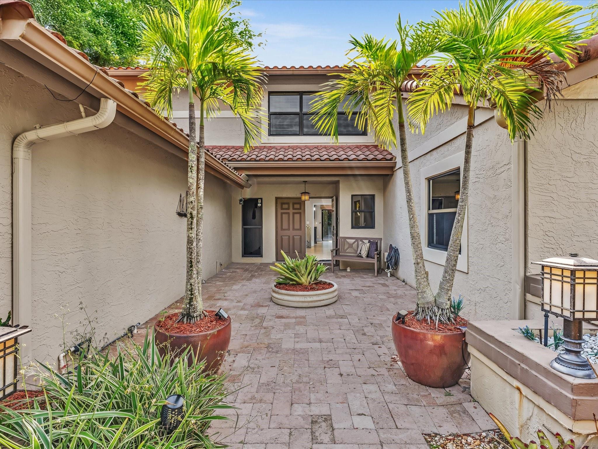 Glenoaks 113-41 B - Residential