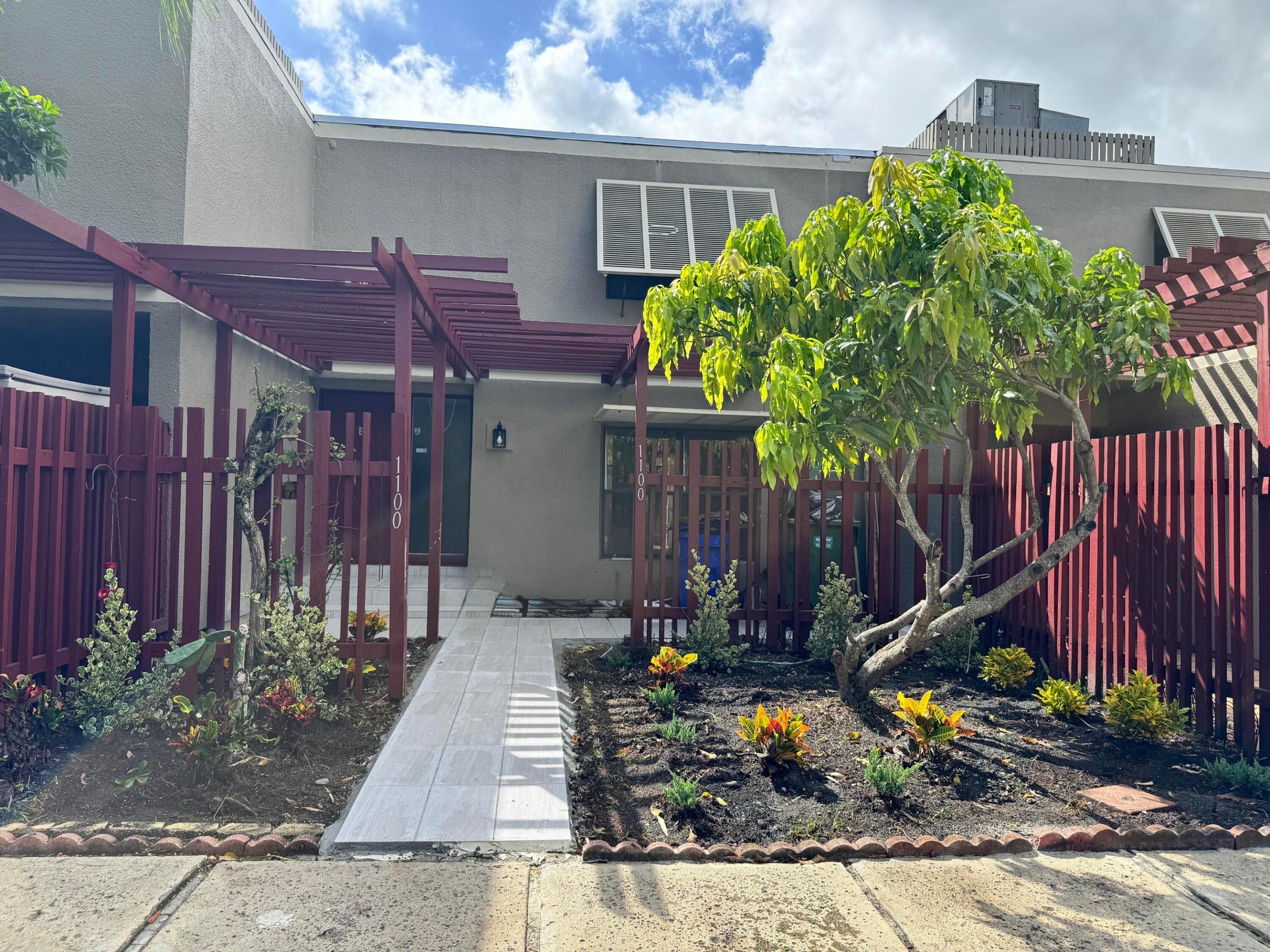 1100 W FAIRWAY Road 1100