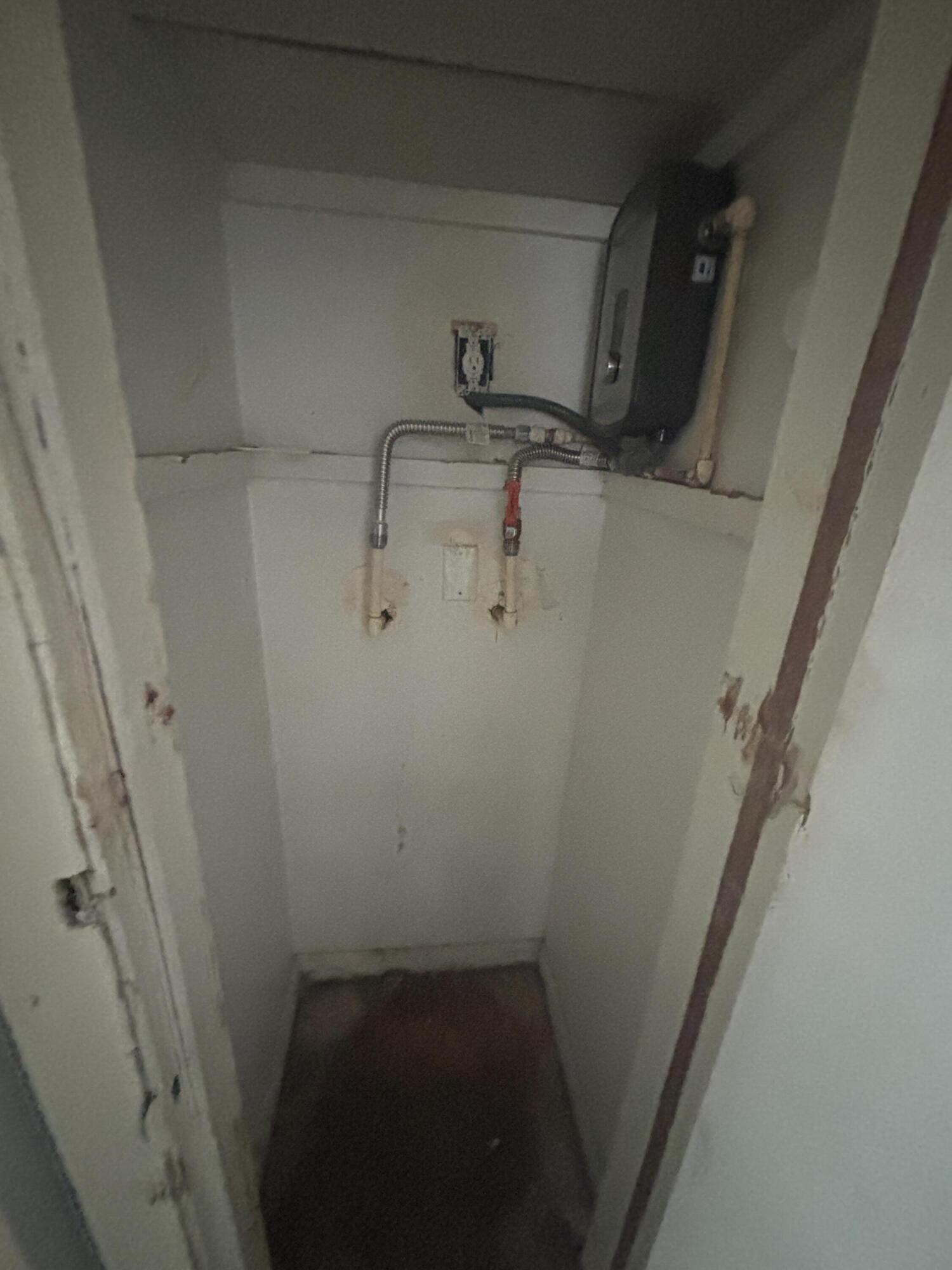 FRESHWATER ADD TO WPB - Residential Lease