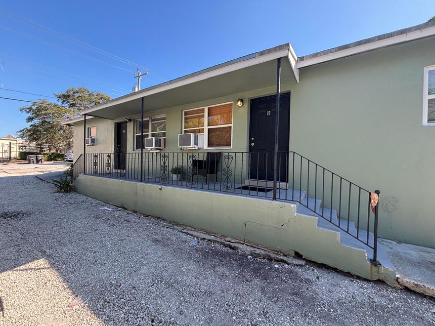 Welcome to this two bedroom duplex , conviently located just north of downtown West Palm Beach and minutes to all amenities.
No HOA property with AC in all areas and ceiling fans. Tankless HWH,m bright and spacious condo
Freshly painted and cared for.