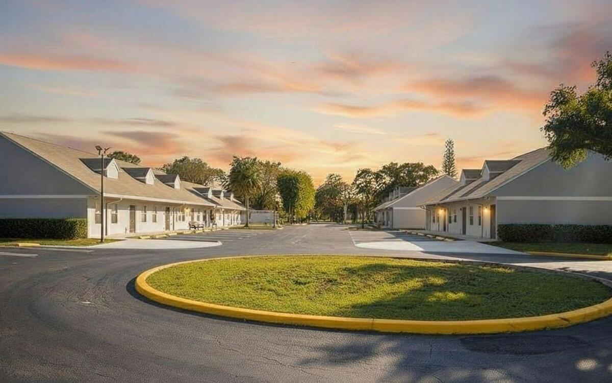 BOULEVARD ESTATES - Residential Lease