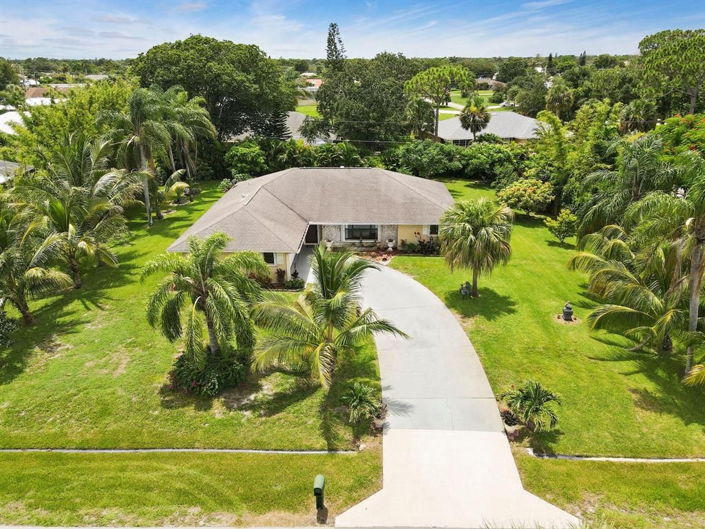 Photo of 2134 SE Morningside Boulevard, Port Saint Lucie, FL 34952 (MLS # R10727540)