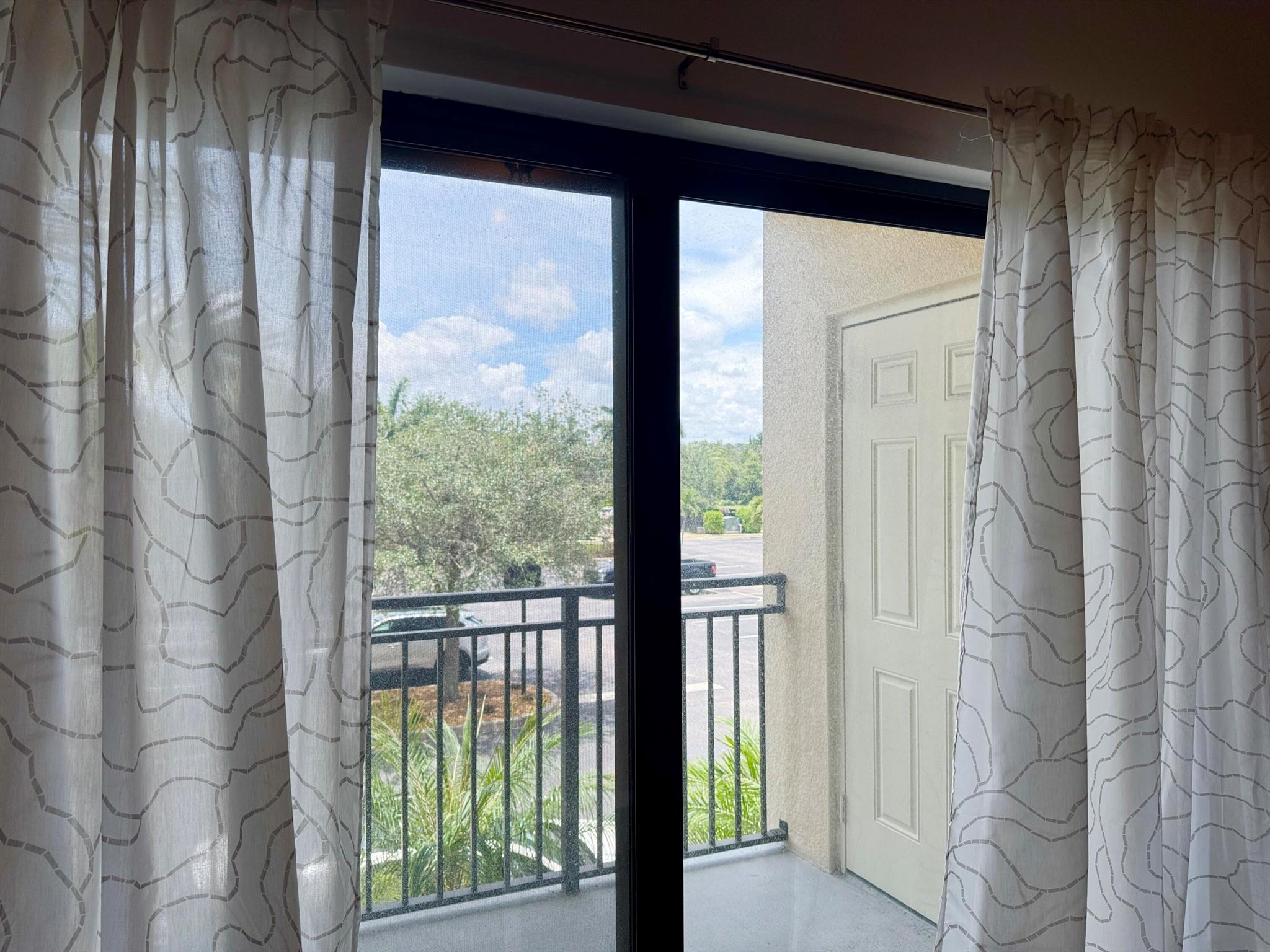 RESIDENCES AT MIDTOWN CON - Residential Lease