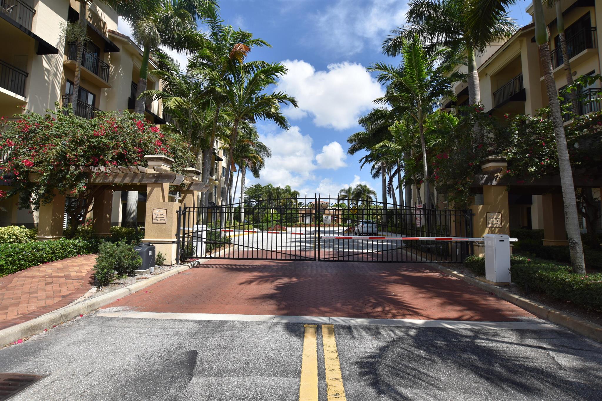 RESIDENCES AT MIDTOWN CON - Residential Lease