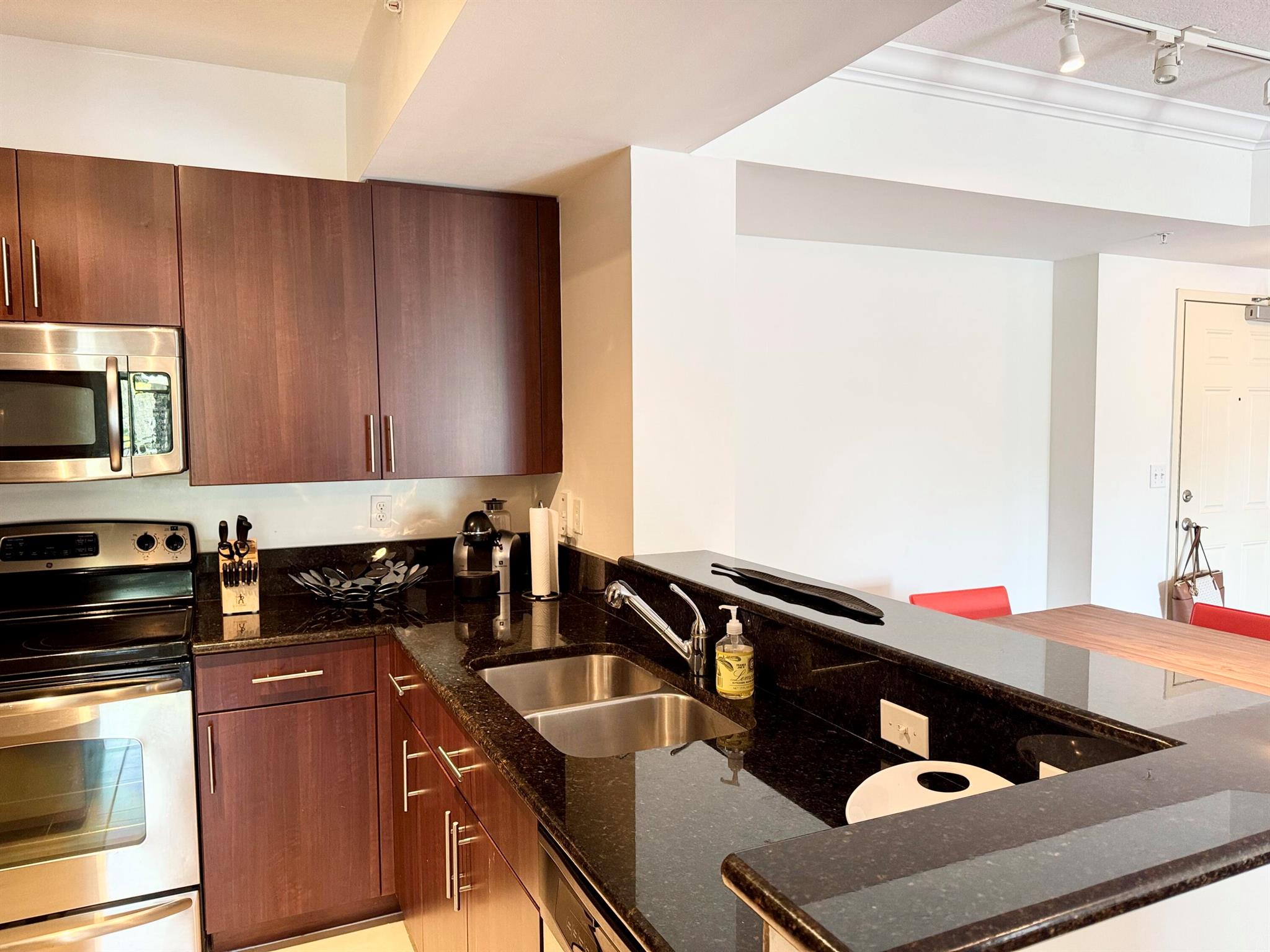RESIDENCES AT MIDTOWN CON - Residential Lease