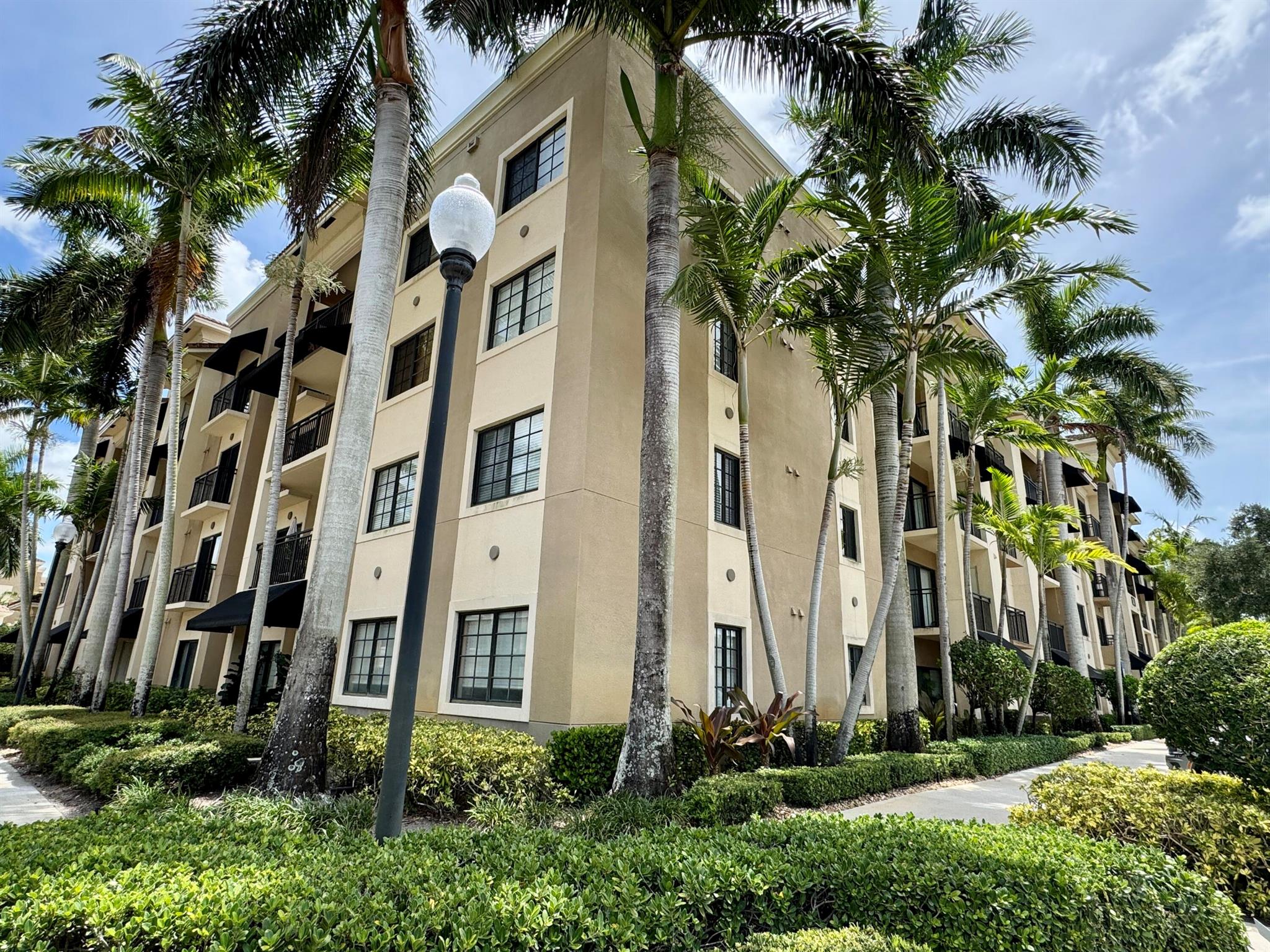 RESIDENCES AT MIDTOWN CON - Residential Lease