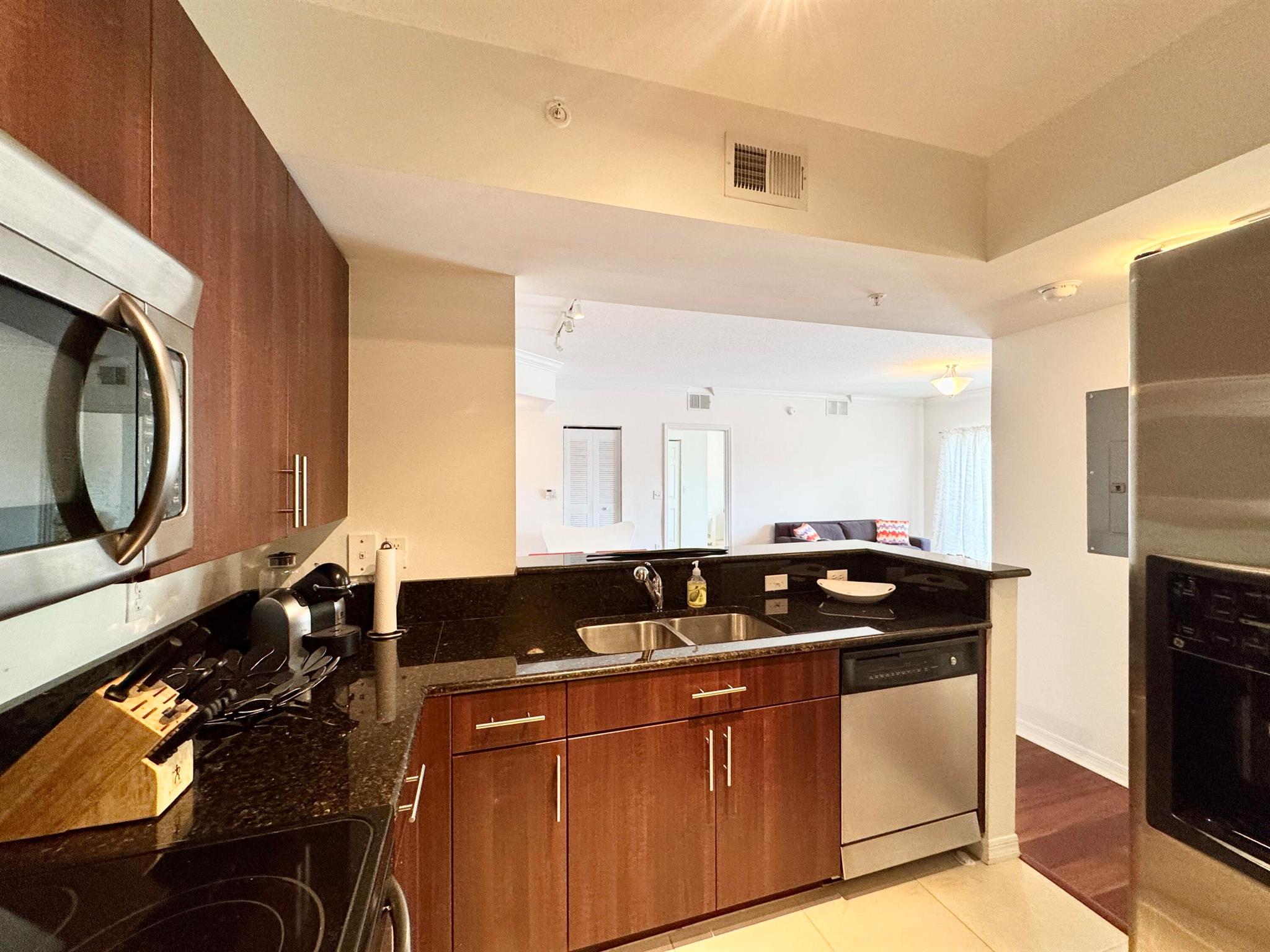 RESIDENCES AT MIDTOWN CON - Residential Lease